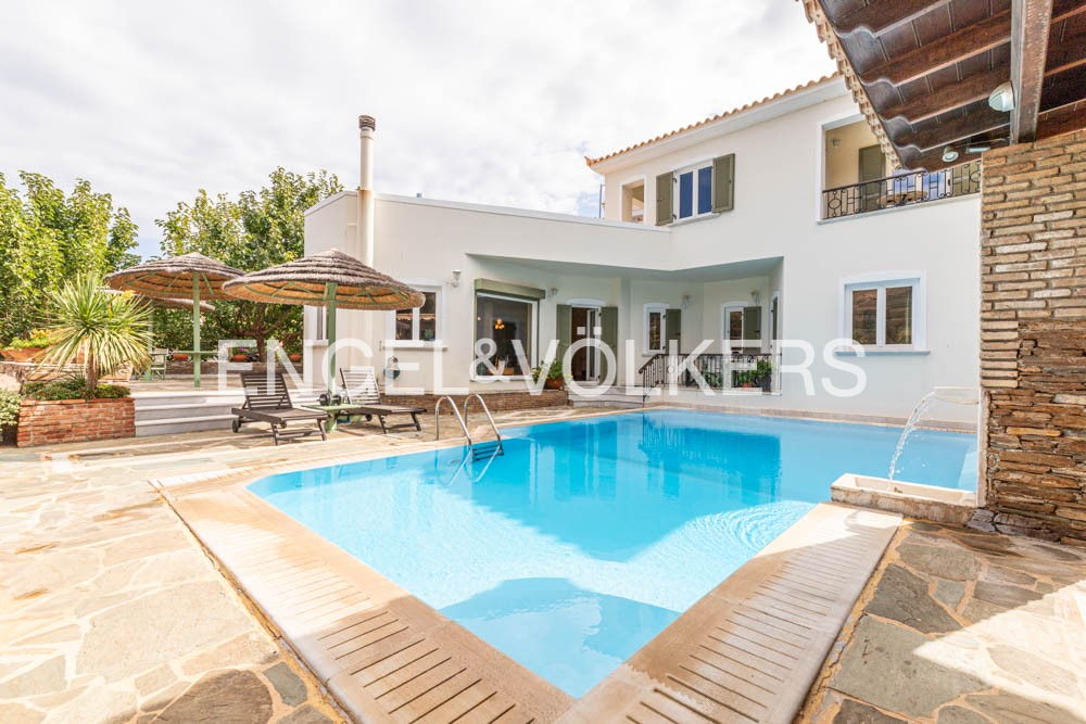 Chora's modern mansion