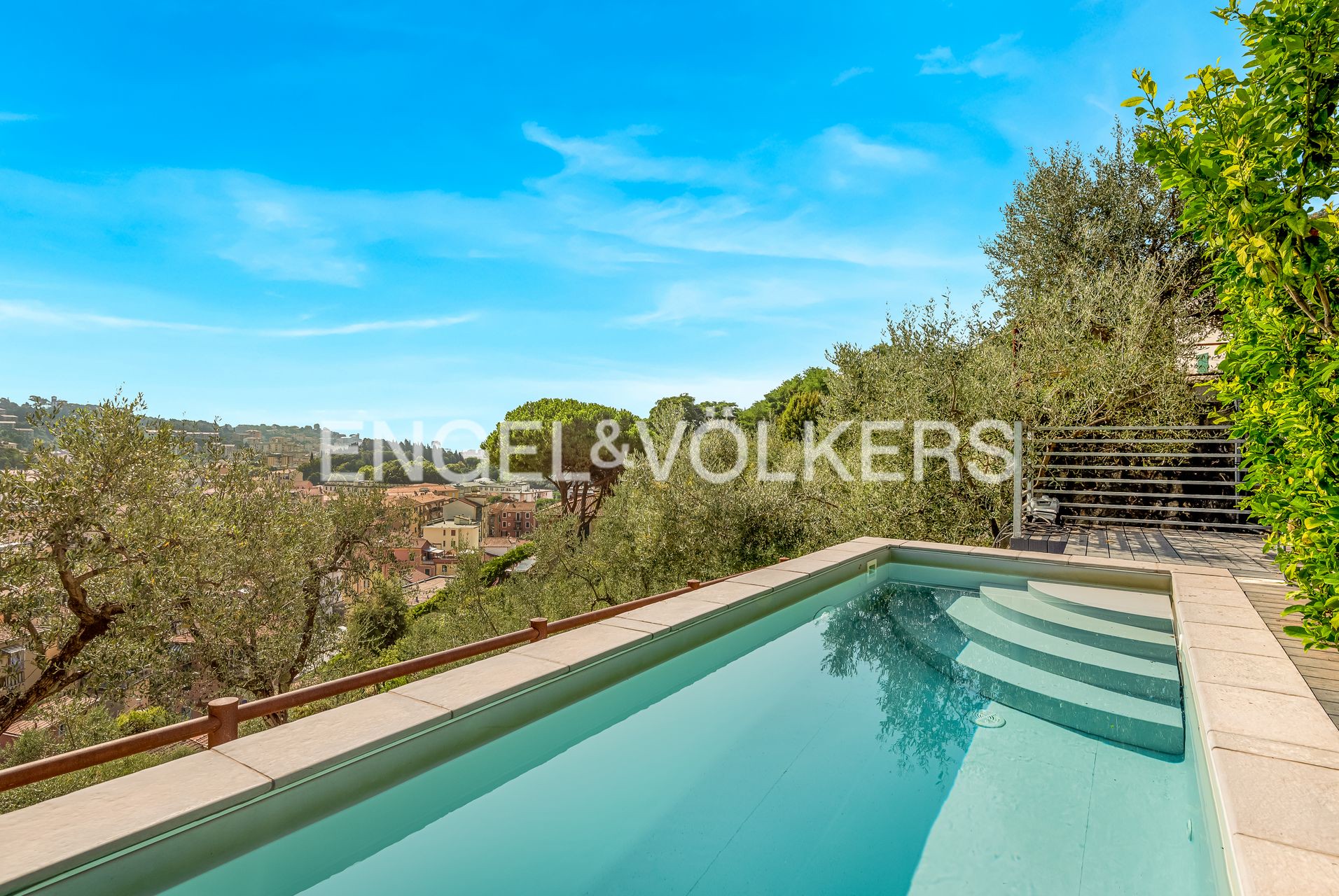 Sea view villa on the hills of La Spezia