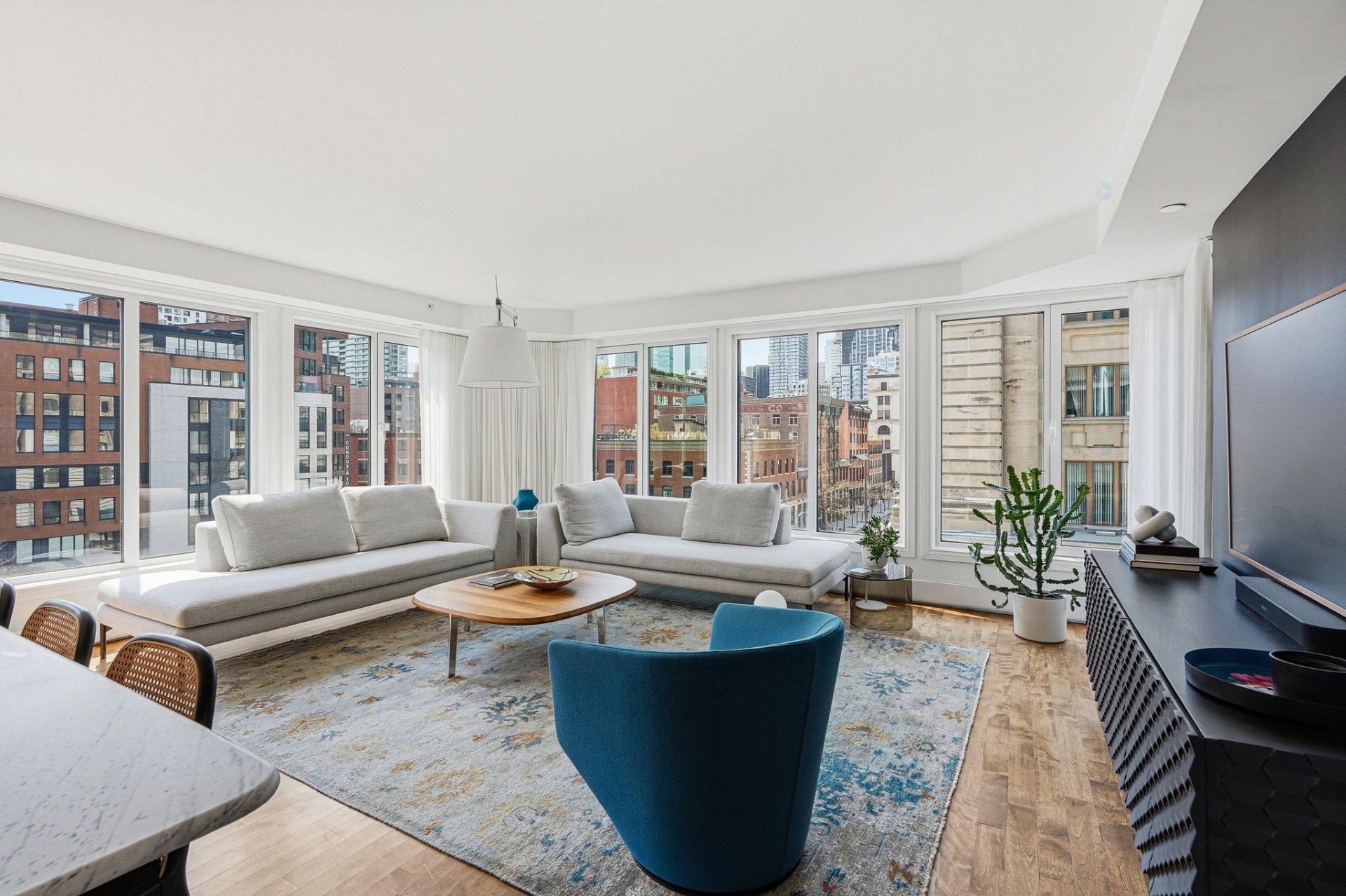 Magnificent turnkey corner unit