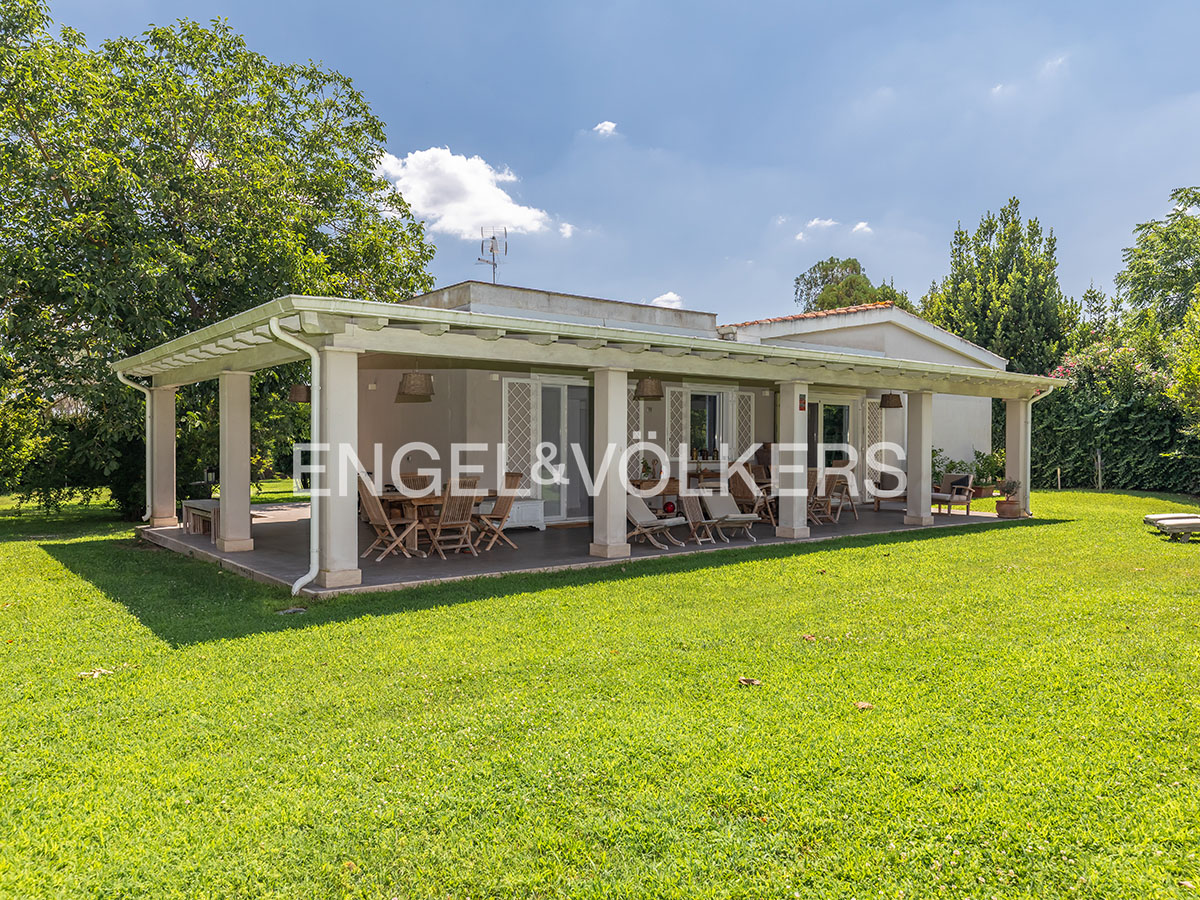 Exclusive villa in Tor Pagnotta: an oasis of light and design