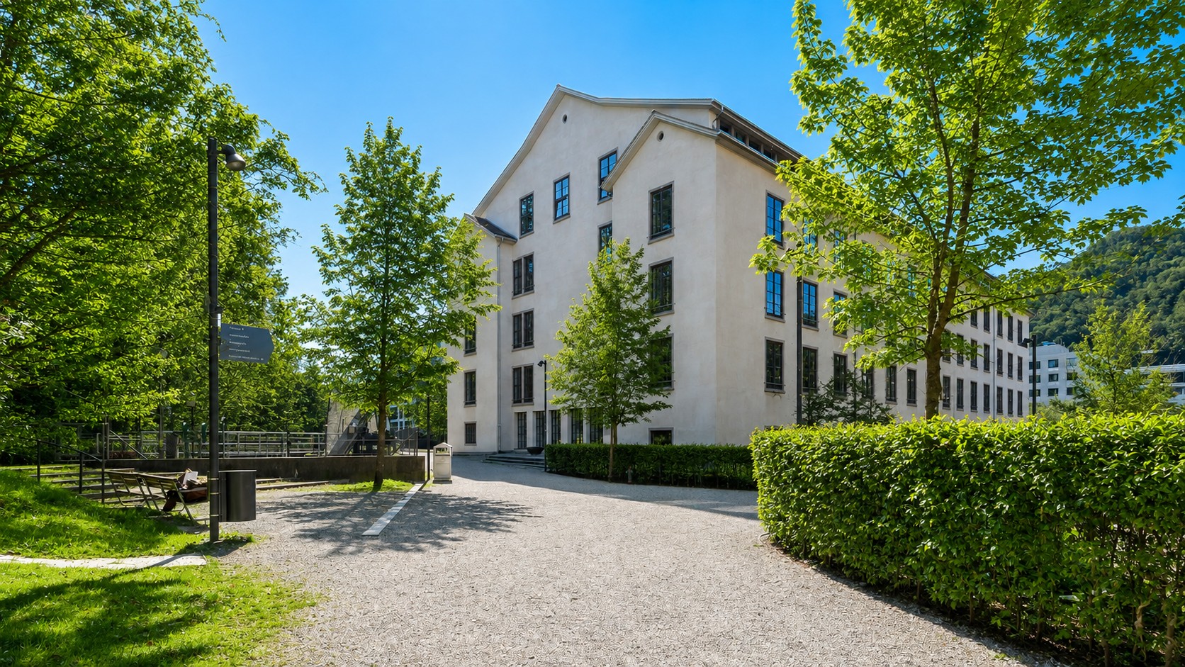 Unique family dream: 4.5 rooms of the highest standard in a historic property