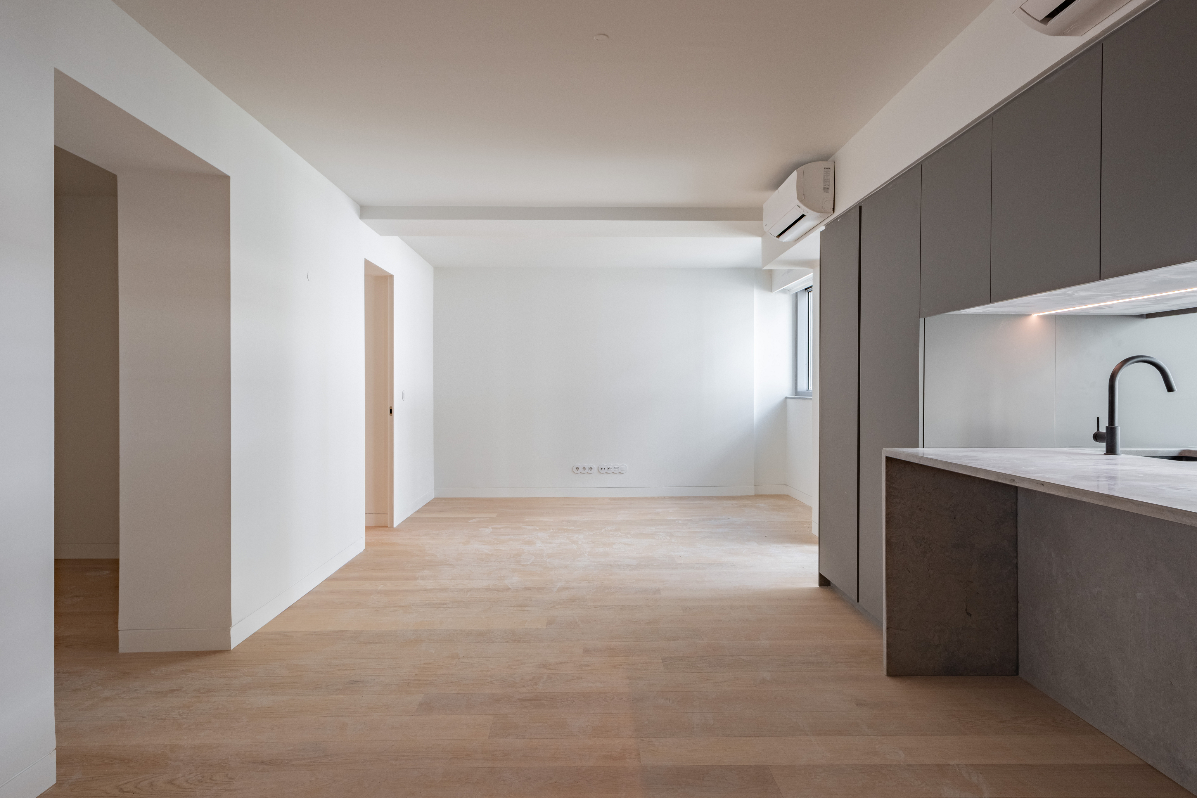 Luxury Urban Refuge: 2+1 bedroom flat on Avenida Infante Santo