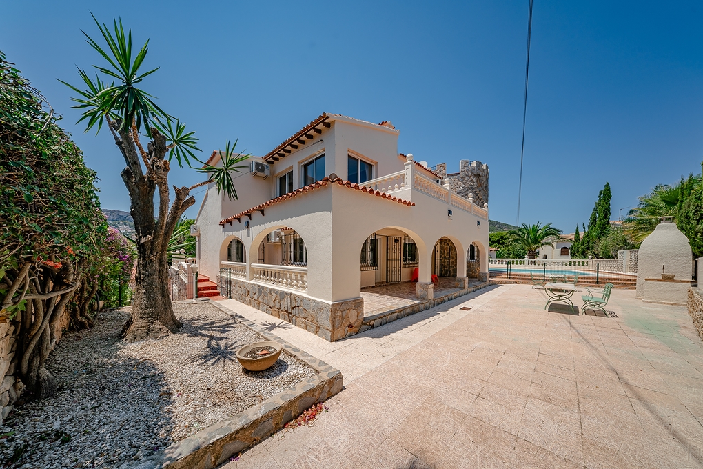 Renovated Villa 300 Metres from the Beach in Calpe