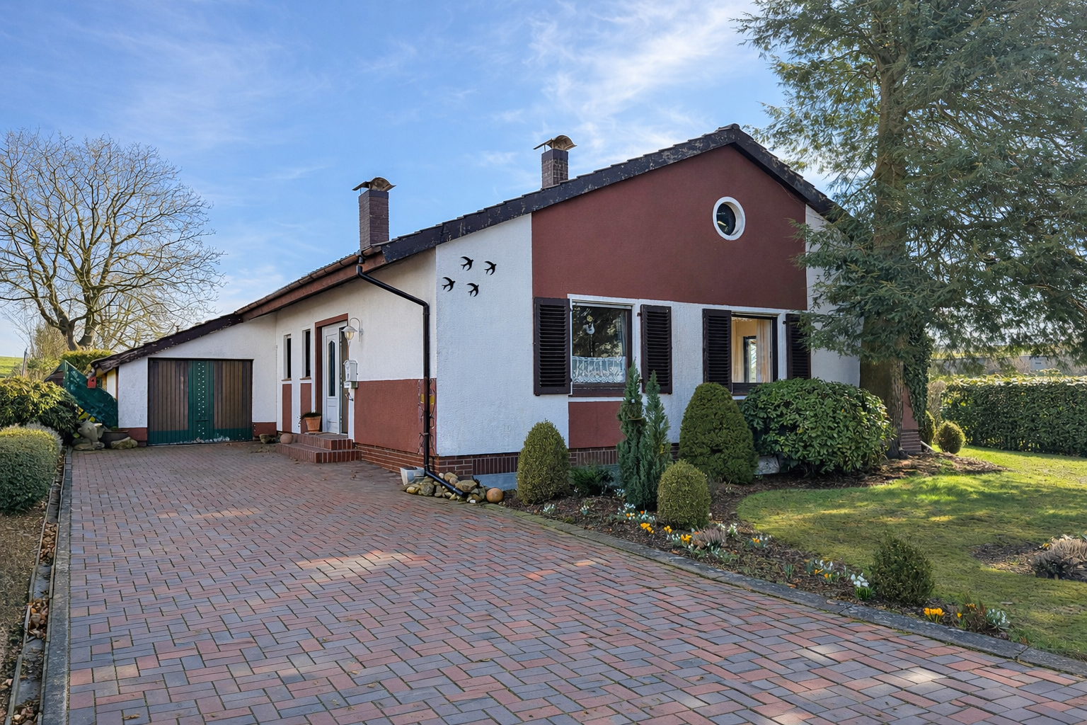"Charmanter Bungalow im Grünen – bereit für neuen Glanz"