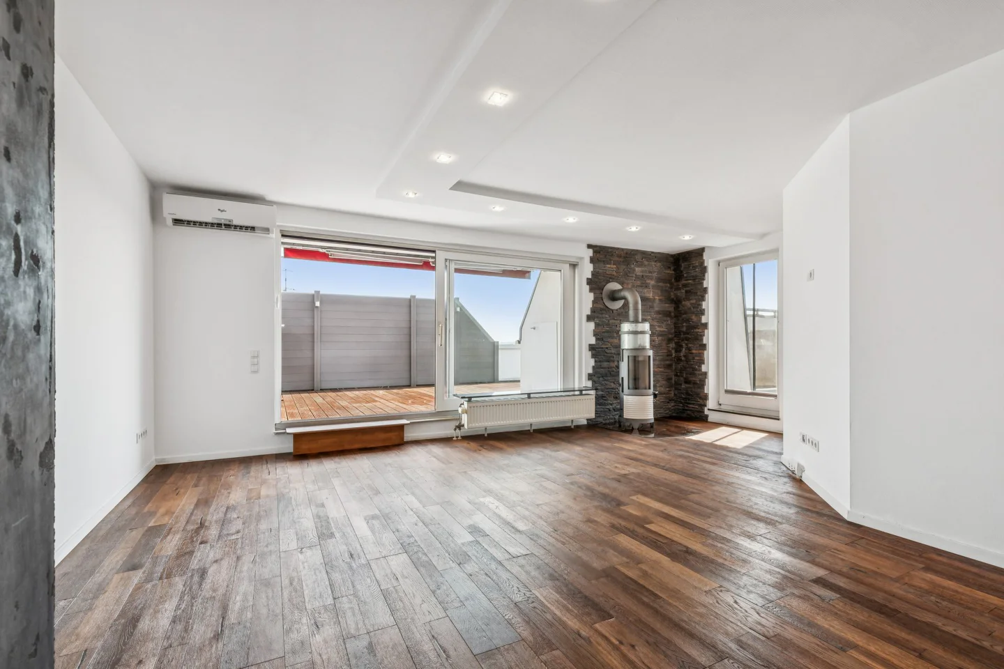 Exklusive 3-Zimmer-Wohnung mit 74 m² Dachterrasse, Sauna & Jacuzzi - Foto 2