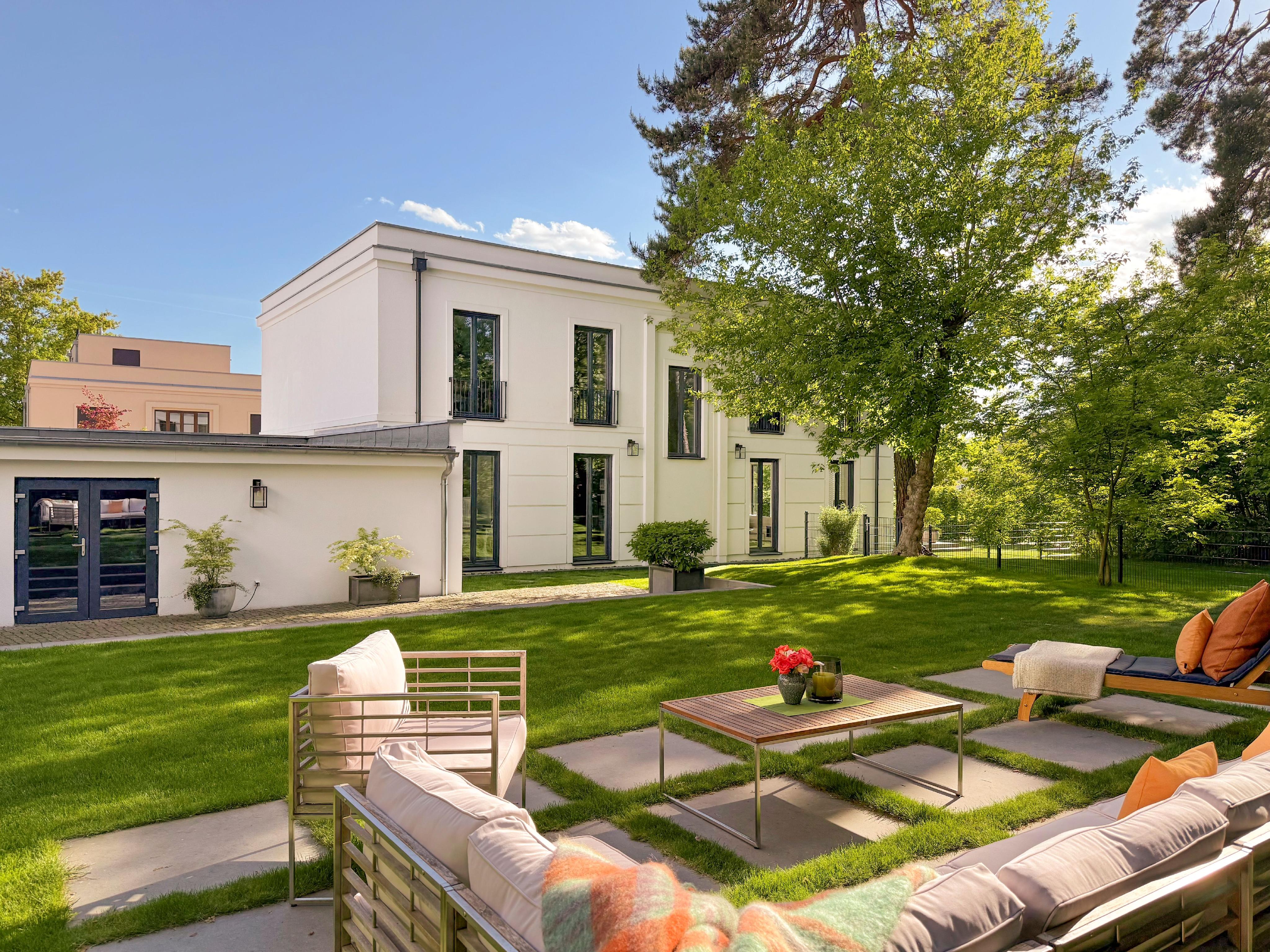 Wohnen zwischen Wald und Wasser - Exklusive Familienvilla in Groß Glienicke