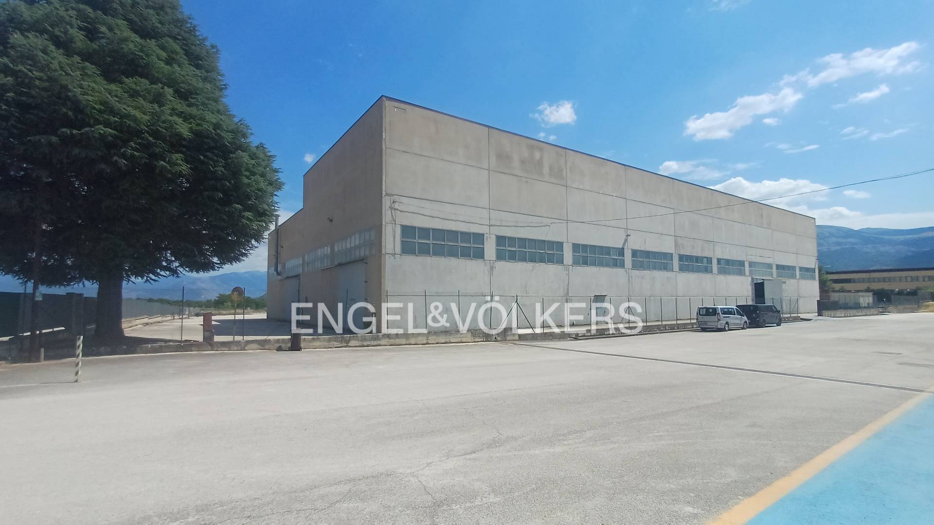Capannone Industriale in Vendita a Raiano, Abruzzo, Italia