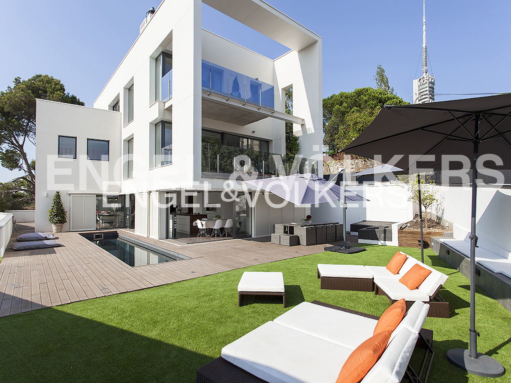 Espectacular casa de disseny amb piscina a Vallvidrera