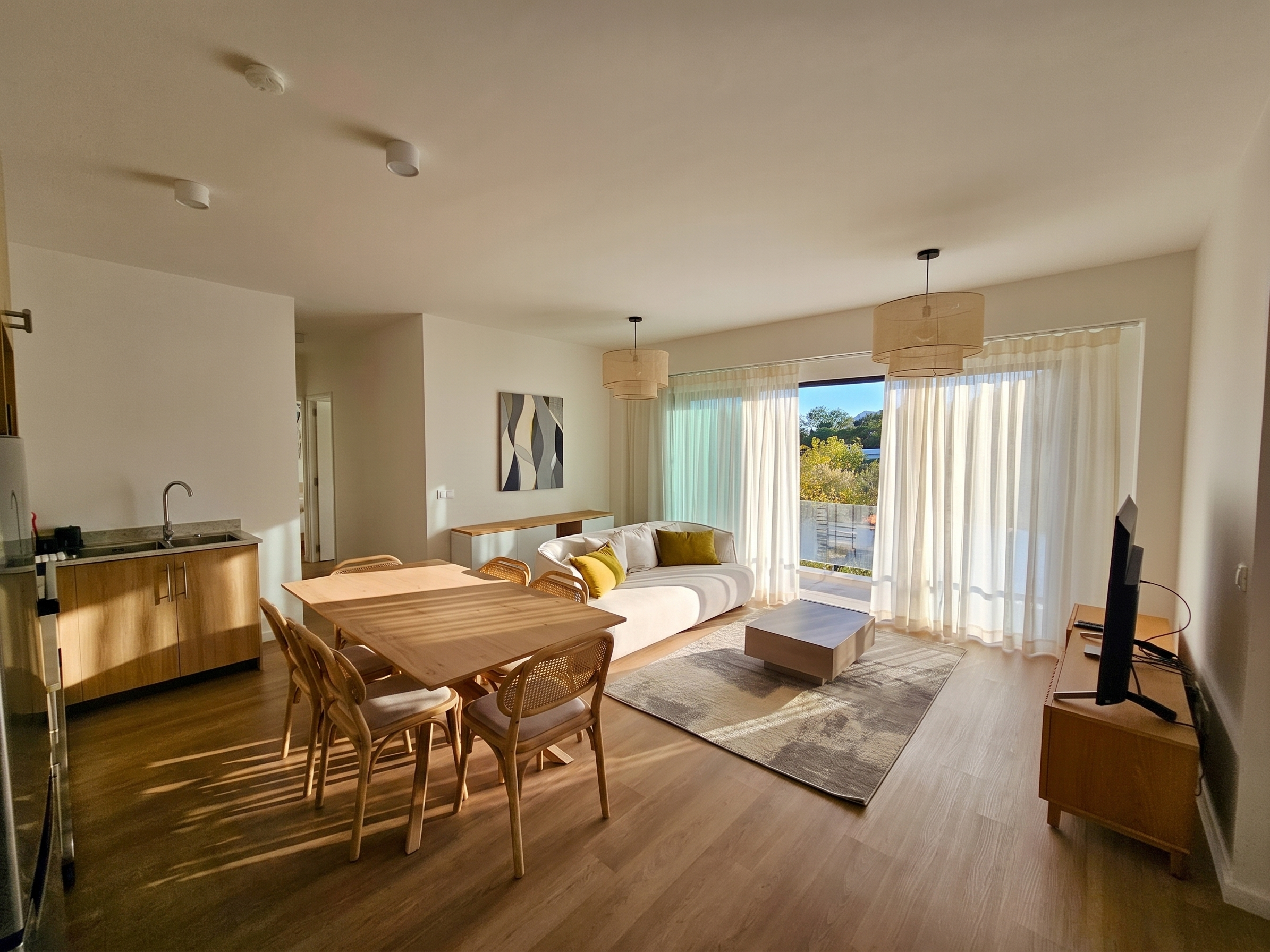 FOR RENT - 4 Bedrooms apartment in Tamarin