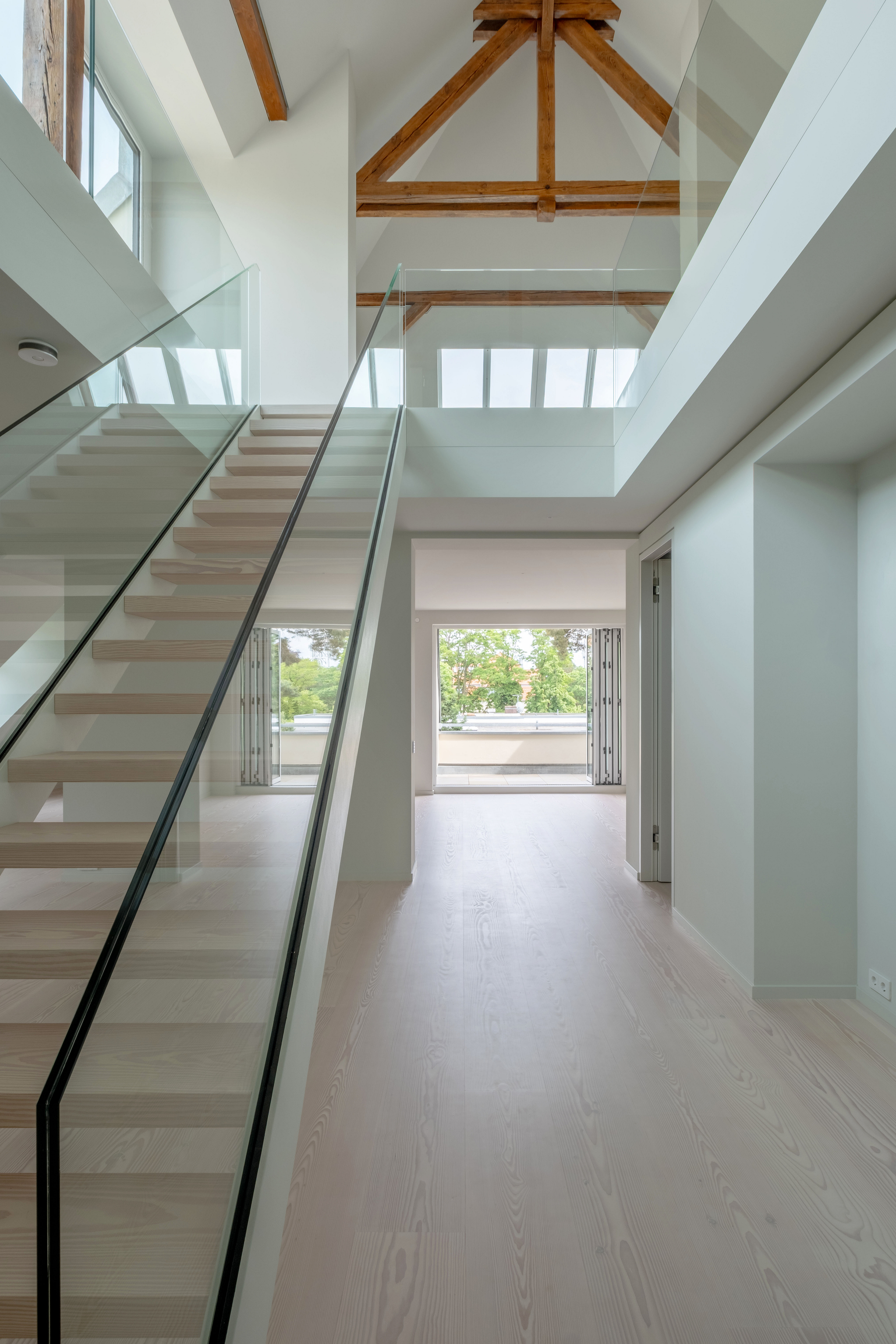 Residenz im Herrenhaus: Dachgeschoss-Maisonette zwischen Wald und See