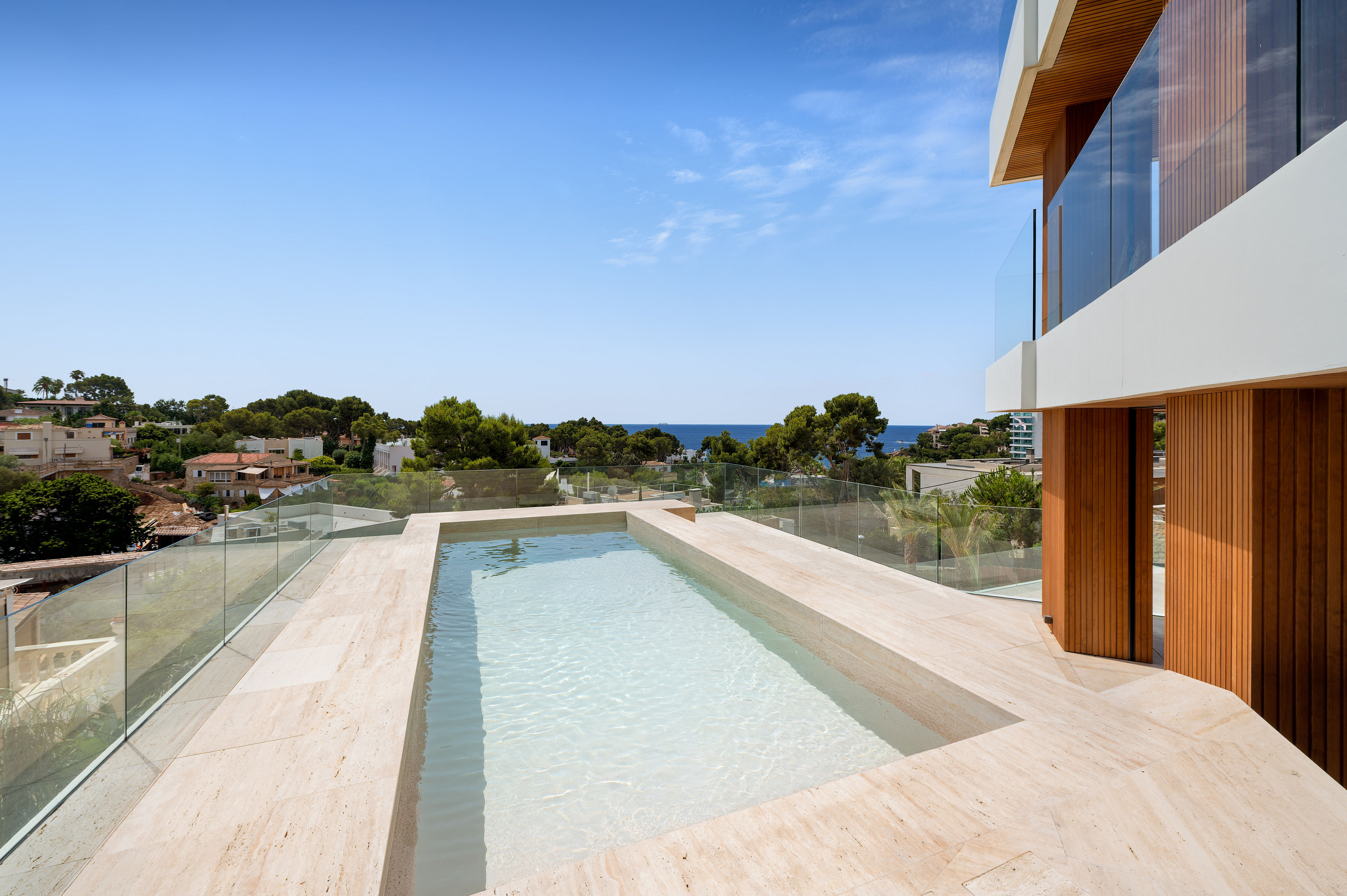 Completed sea-view apartment with private pool in an exclusive location
