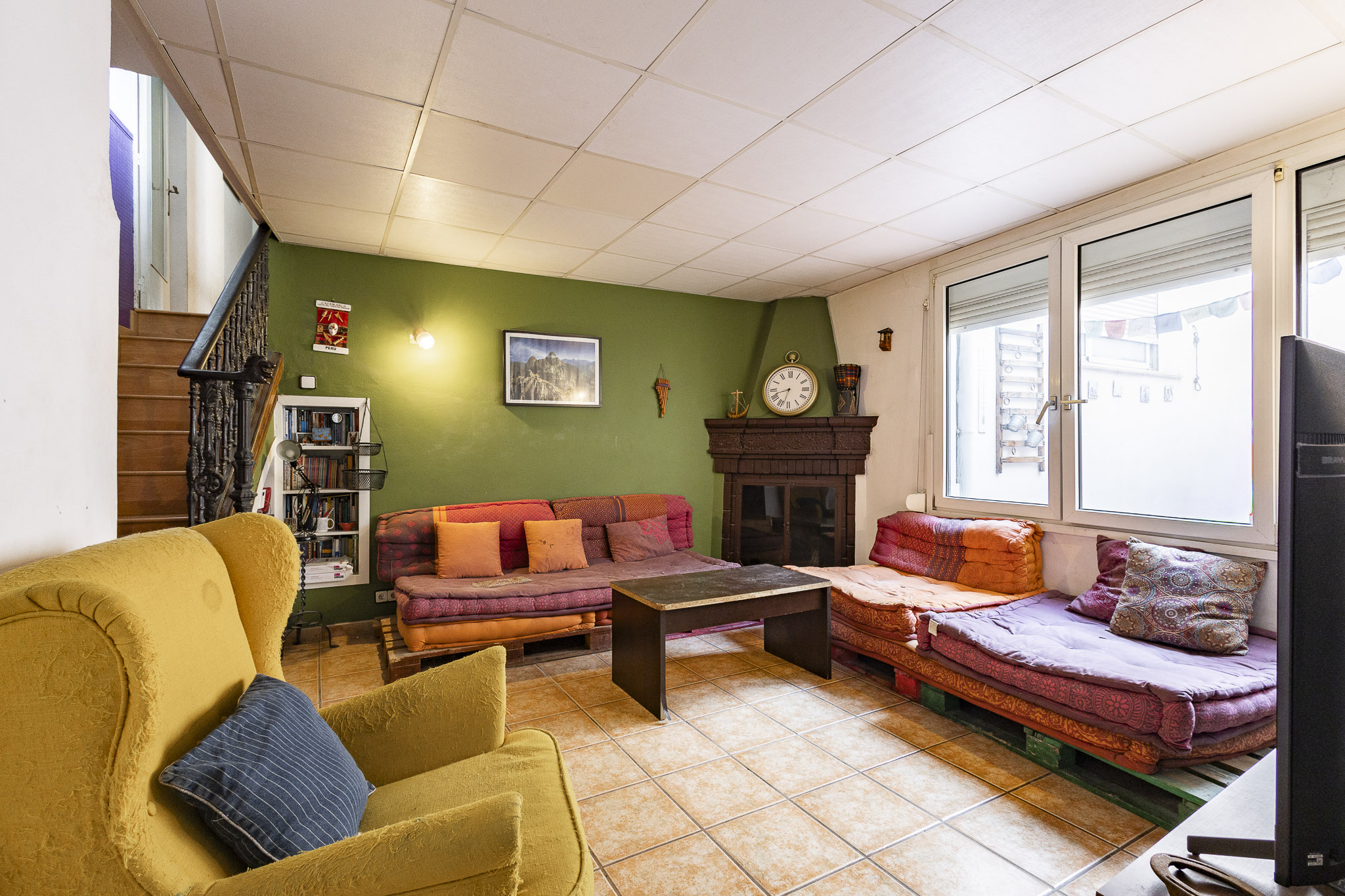Detached three-level property with terrace and patio in the heart of Molins de Rei
