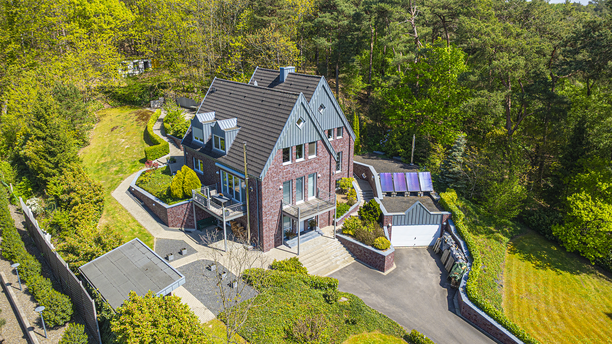 Ein Ort für sich – stilvolles Architektenanwesen in einzigartiger ruhiger Naturlage
