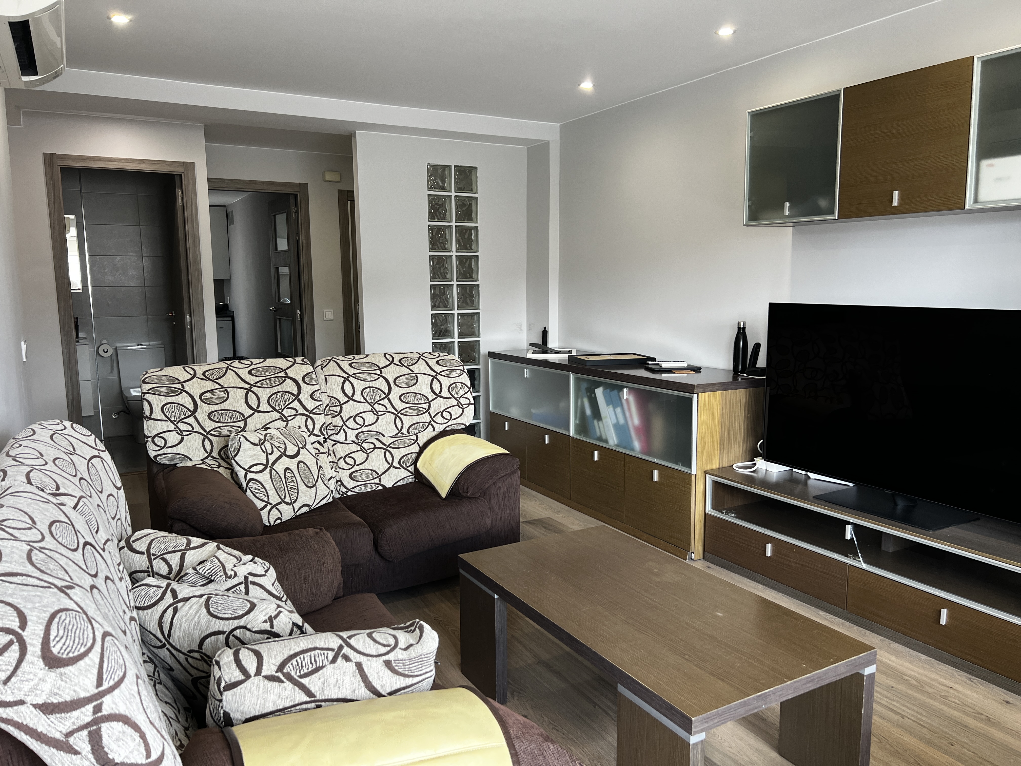Charming home with 3 bedrooms and parking