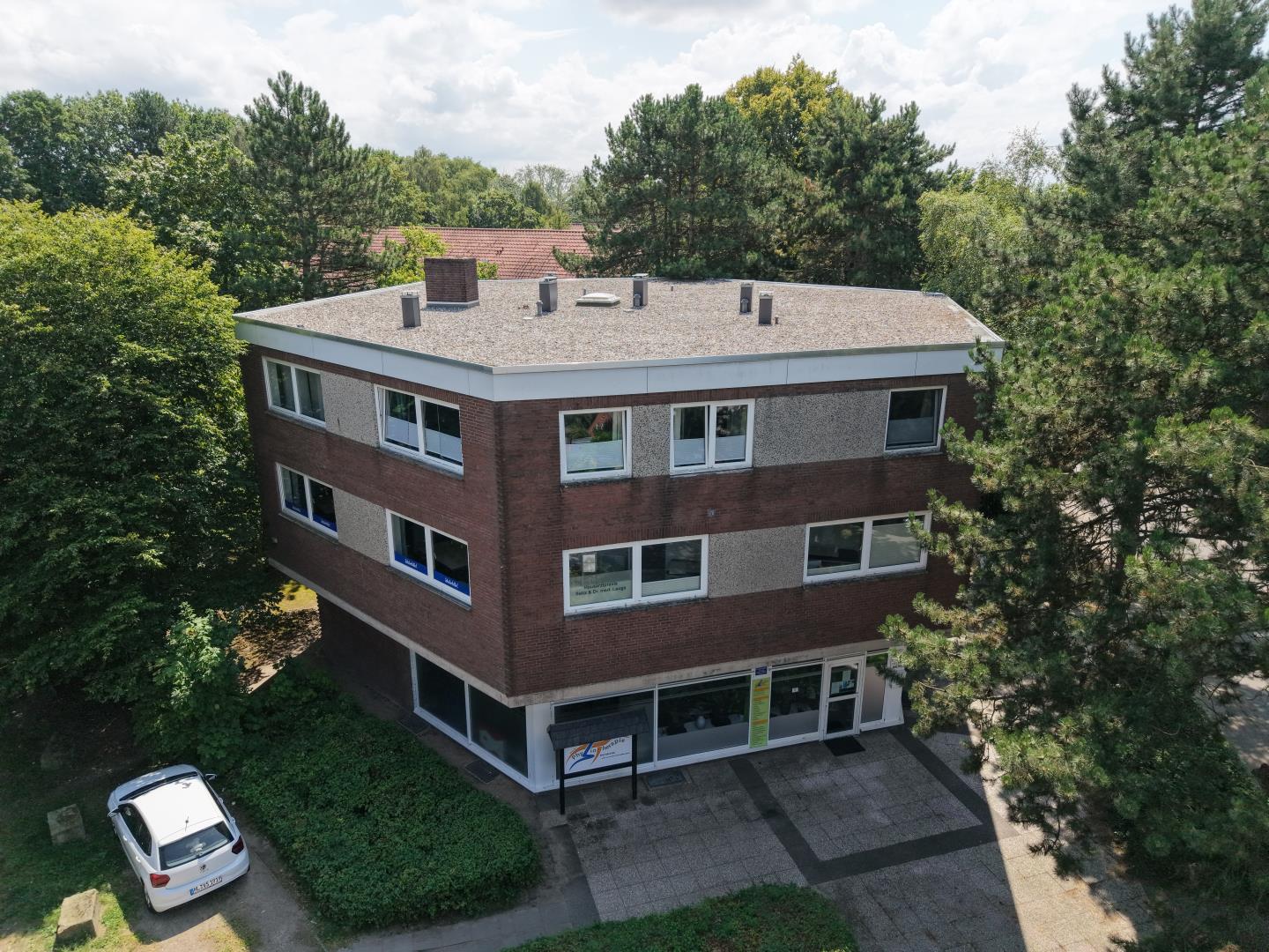 Freistehendes Wohn- & Geschäftshaus