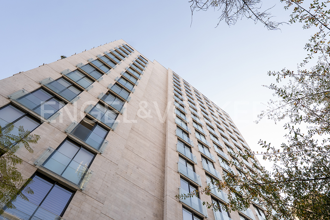 Arriendo Oficina a pasos de Metro Alcántara