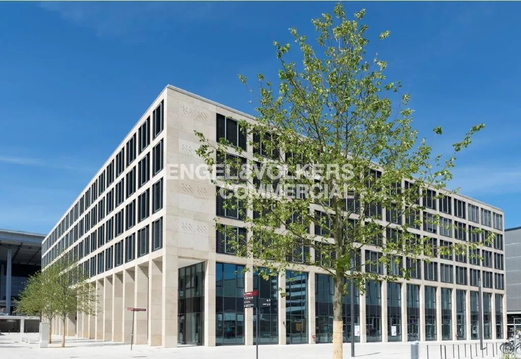 Moderne Büros im Berlin-Brandenburg Airport Center am Flughafen BER