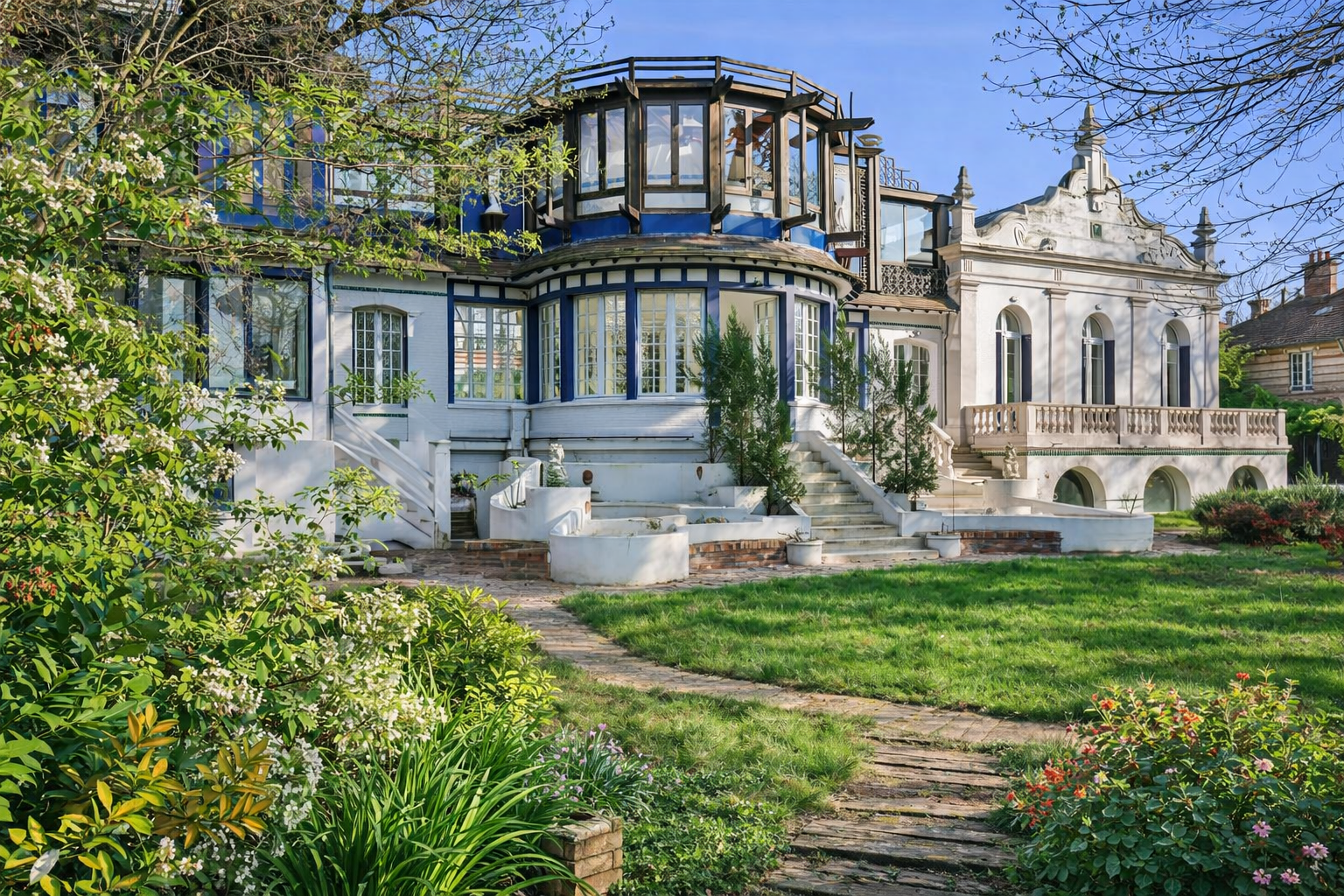 Characterful home on the banks of the Marne – Chennevières-sur-Marne