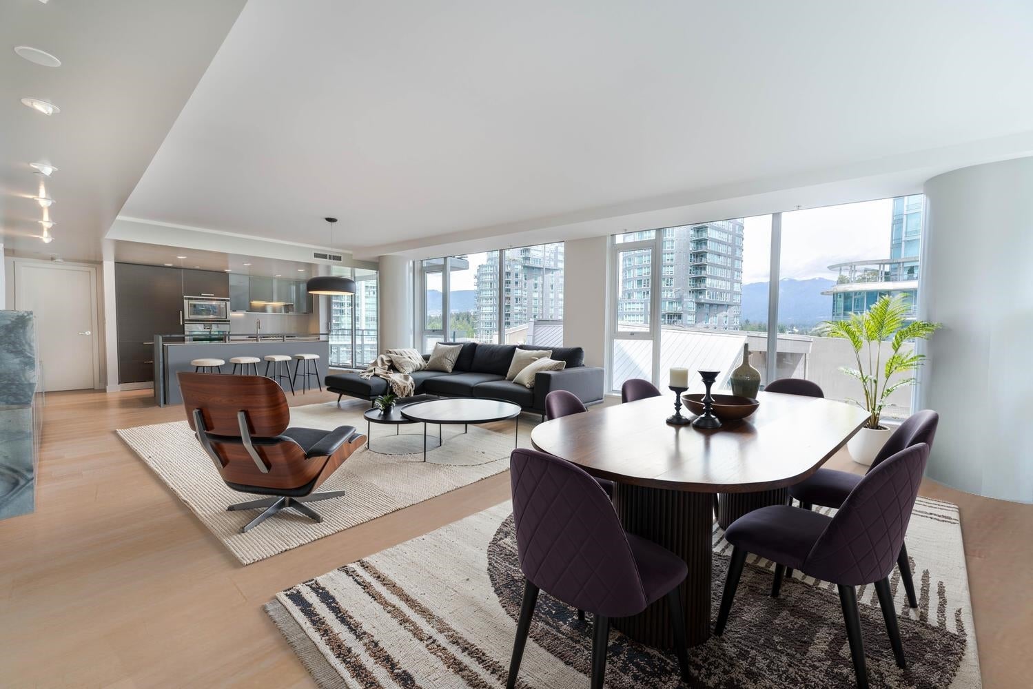 Harbour Living with Breathtaking Mountain Views