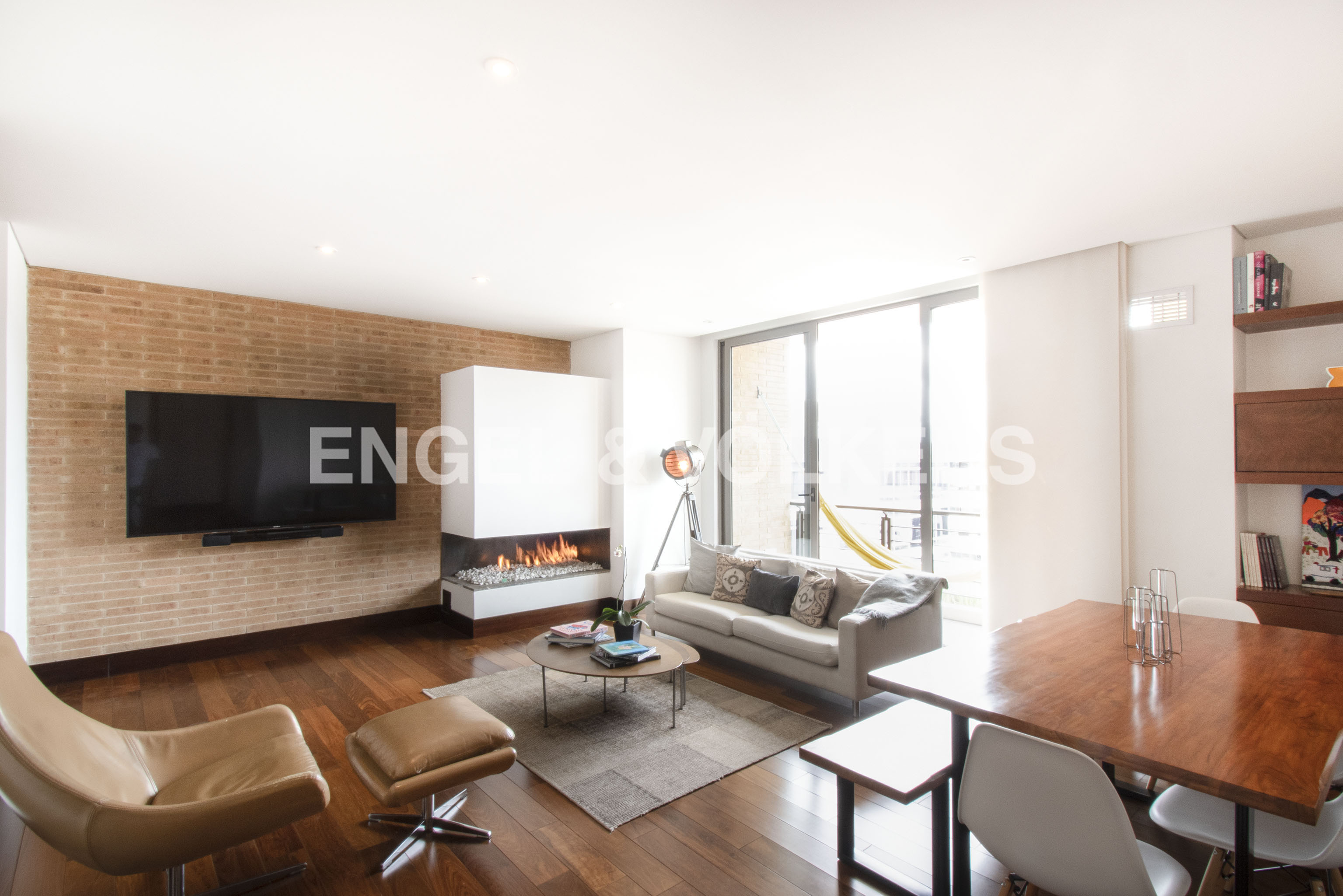 Moderno apartamento con balcones para arriendo en Chicó