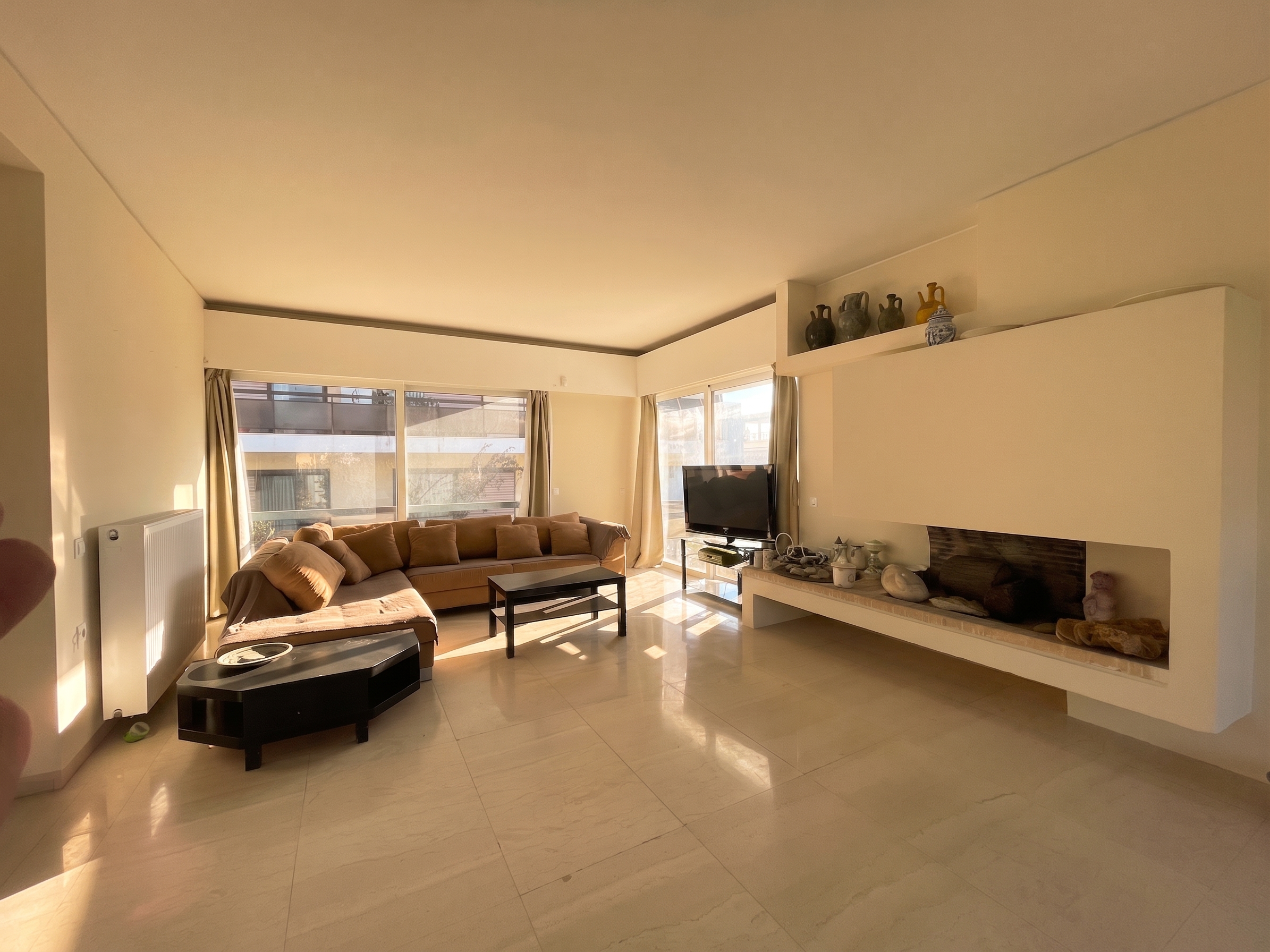 Sunlit 215 sq.m  furnished apartment, minutes to beach