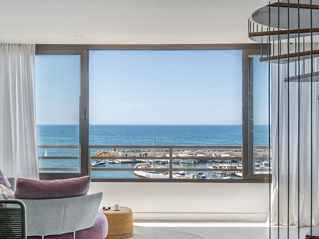 Renoviertes Penthouse mit 3 Schlafzimmern, Meerblick & privater Dachterrasse