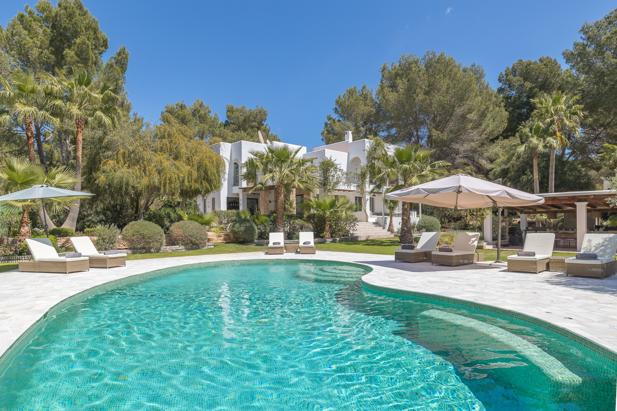 Elegante villa renovada con licencia turística y jardín de ensueño