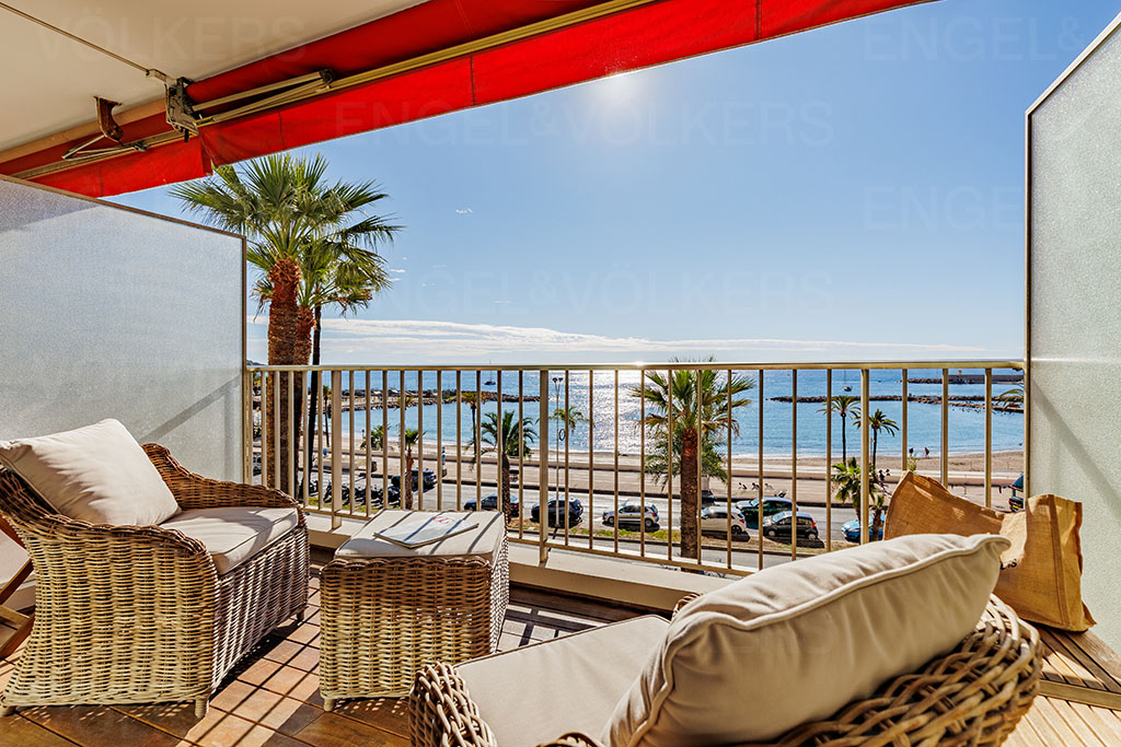 Apartment with stunning sea view