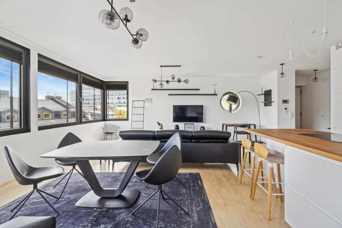 Urbanes Wohnen mittendrin: Stilvoll möbliertes Zwei-Zimmer-Appartement - Photo 2