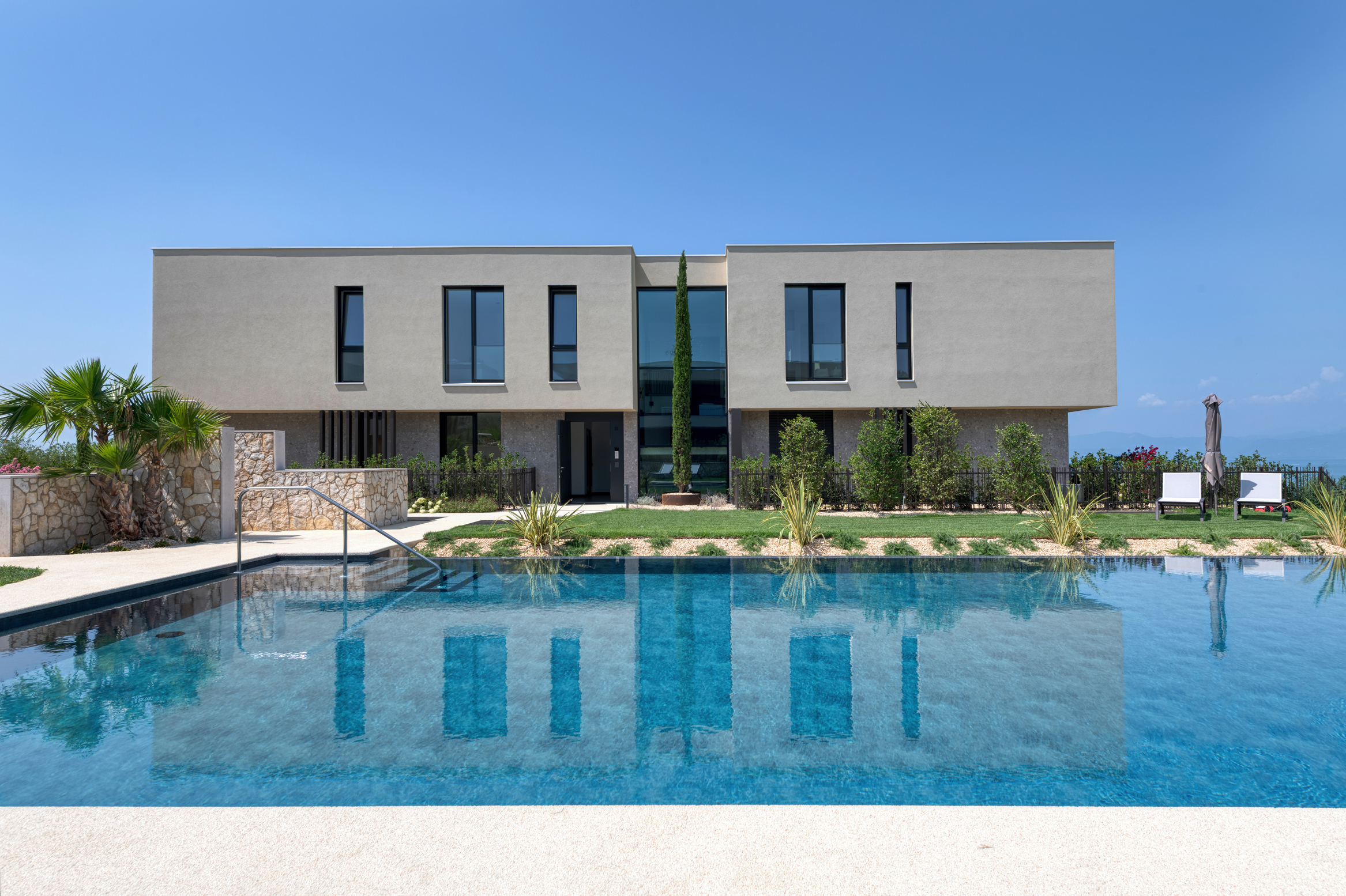 Harmony in Punta Pacengo - The tailored synergy of materials, living space, and landscape