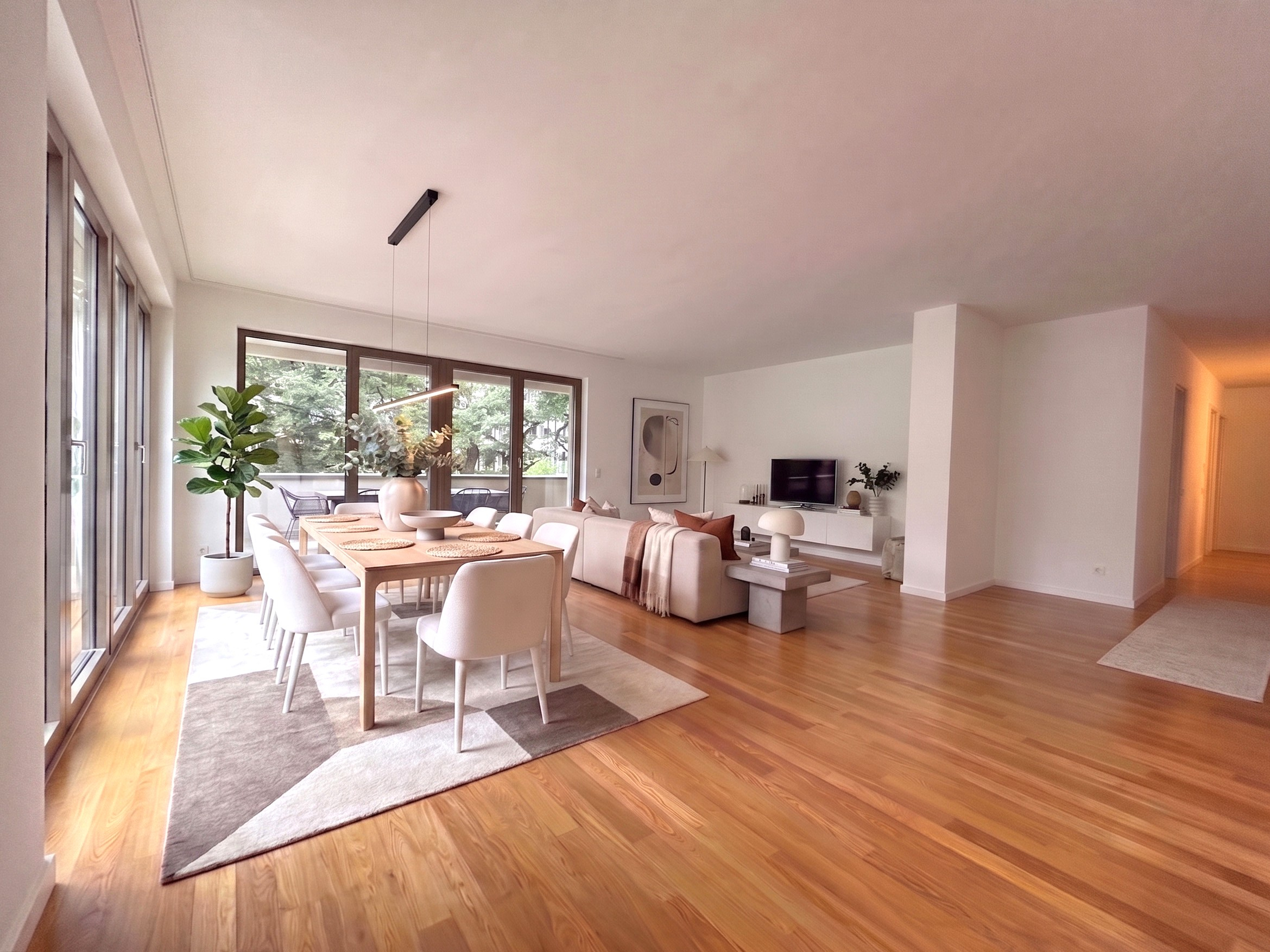 At-home feeling in the heart of West End - Exclusive townhouse with private garden