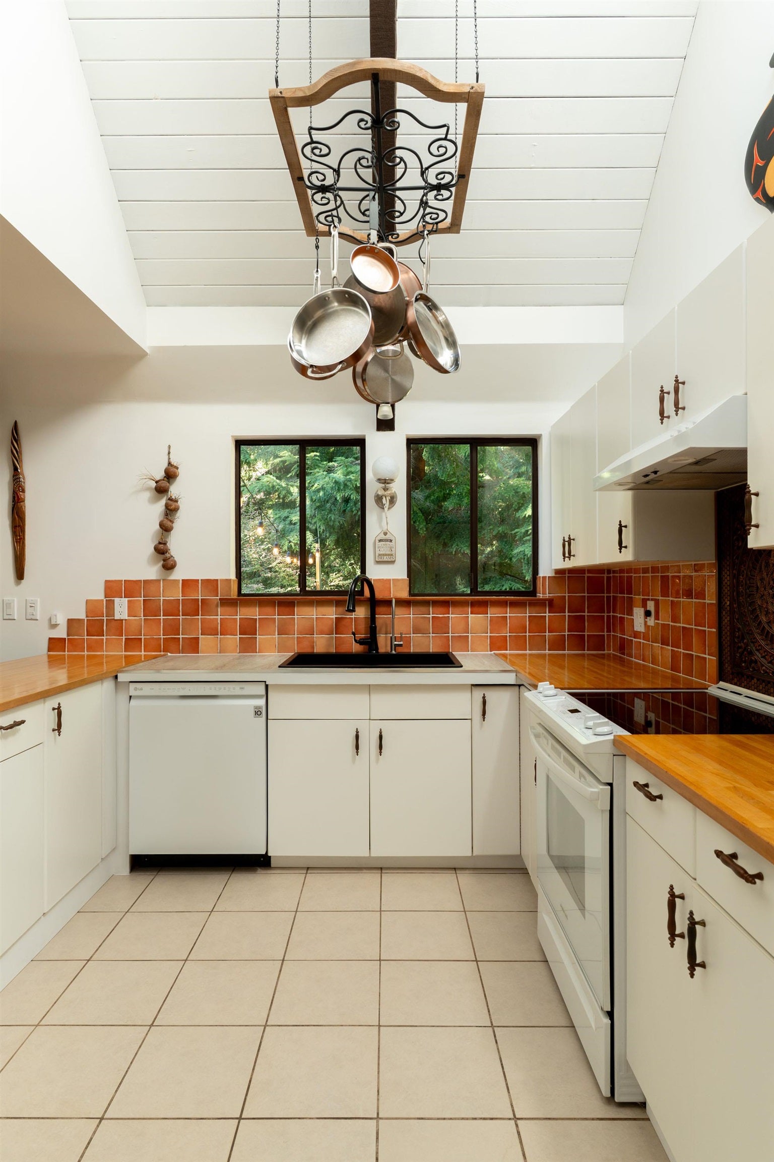 A True West Coast Post-and-Beam Home