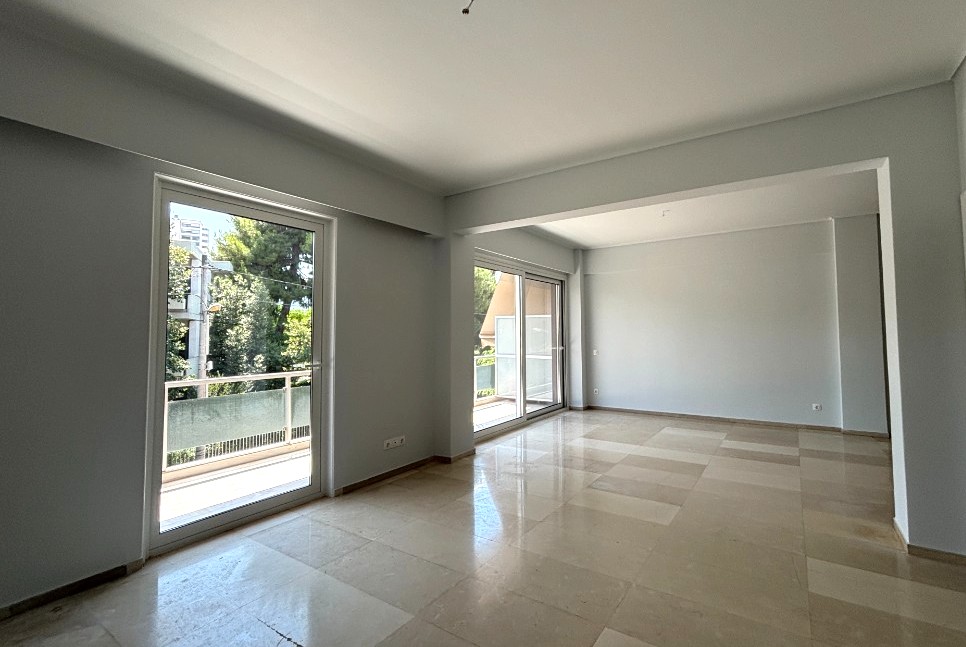 Renovated 130 sq.m. second-floor apartment
