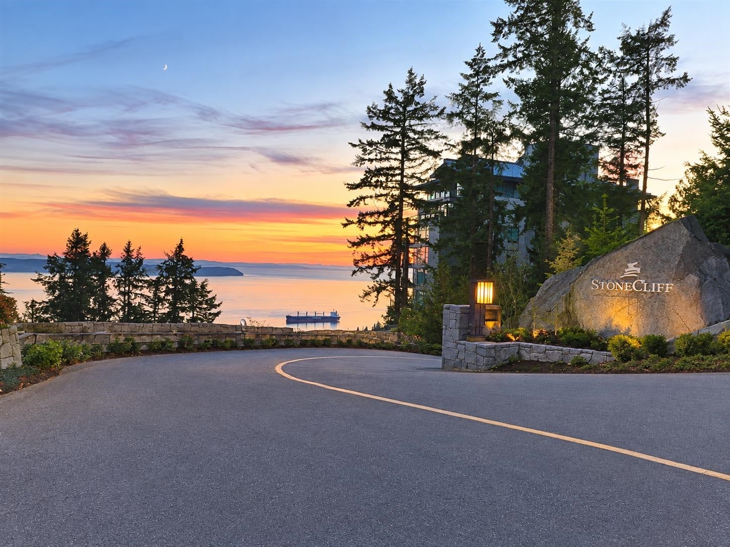 Sunsets, City Lights & Exceptional Indoor Space