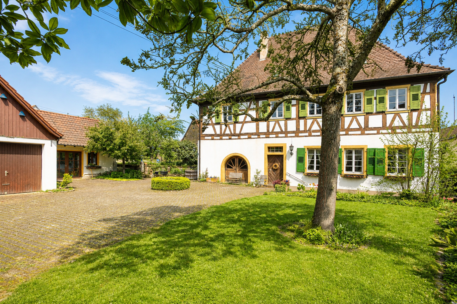 Historisches Schmuckstück: Charmantes Pfarrhaus mit großem Areal + Nebenhaus