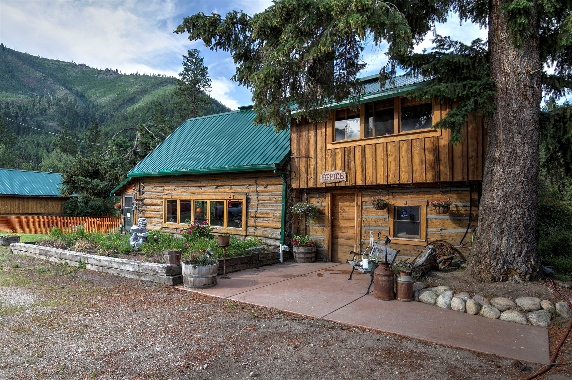 Income Property | Main House + 4 Cabins