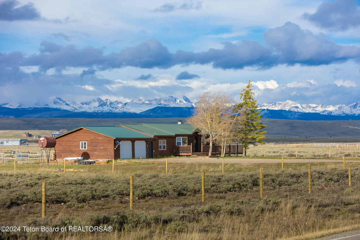 Less than an hour from Jackson Hole - 10 Acres!