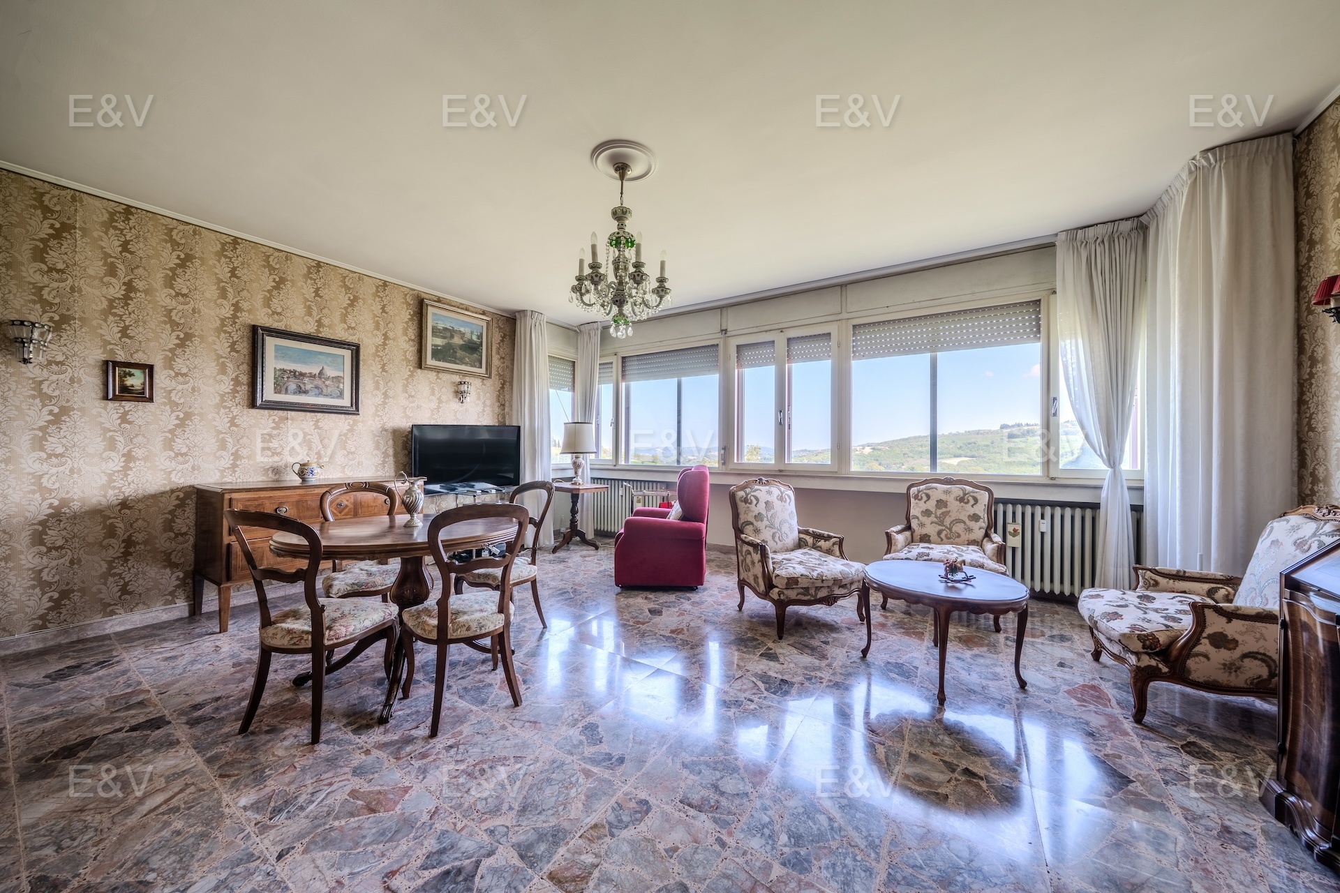 Bright apartment just outside Urbino
