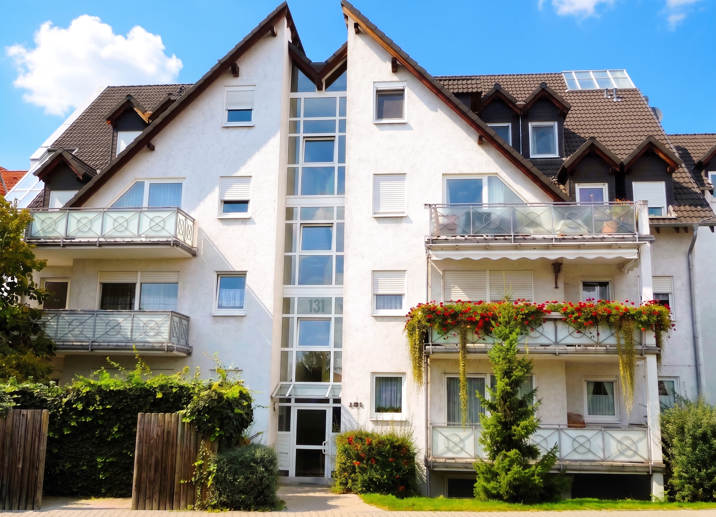Attractive investment - well-kept 2-room apartment with west-facing balcony and parking space