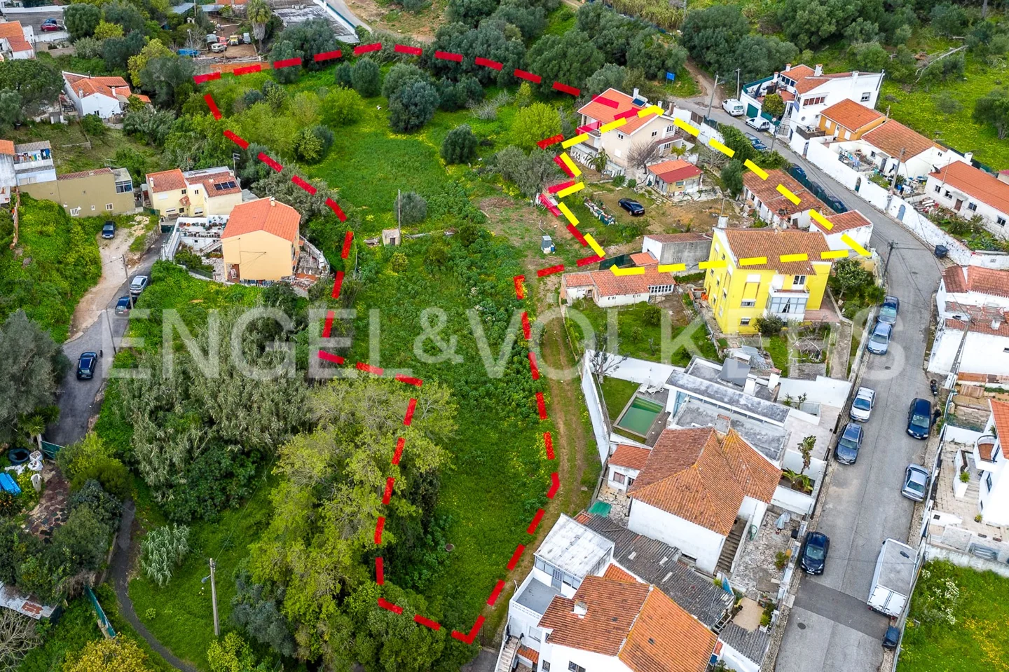 Investment Property to Renovate | Alapraia, Estoril
