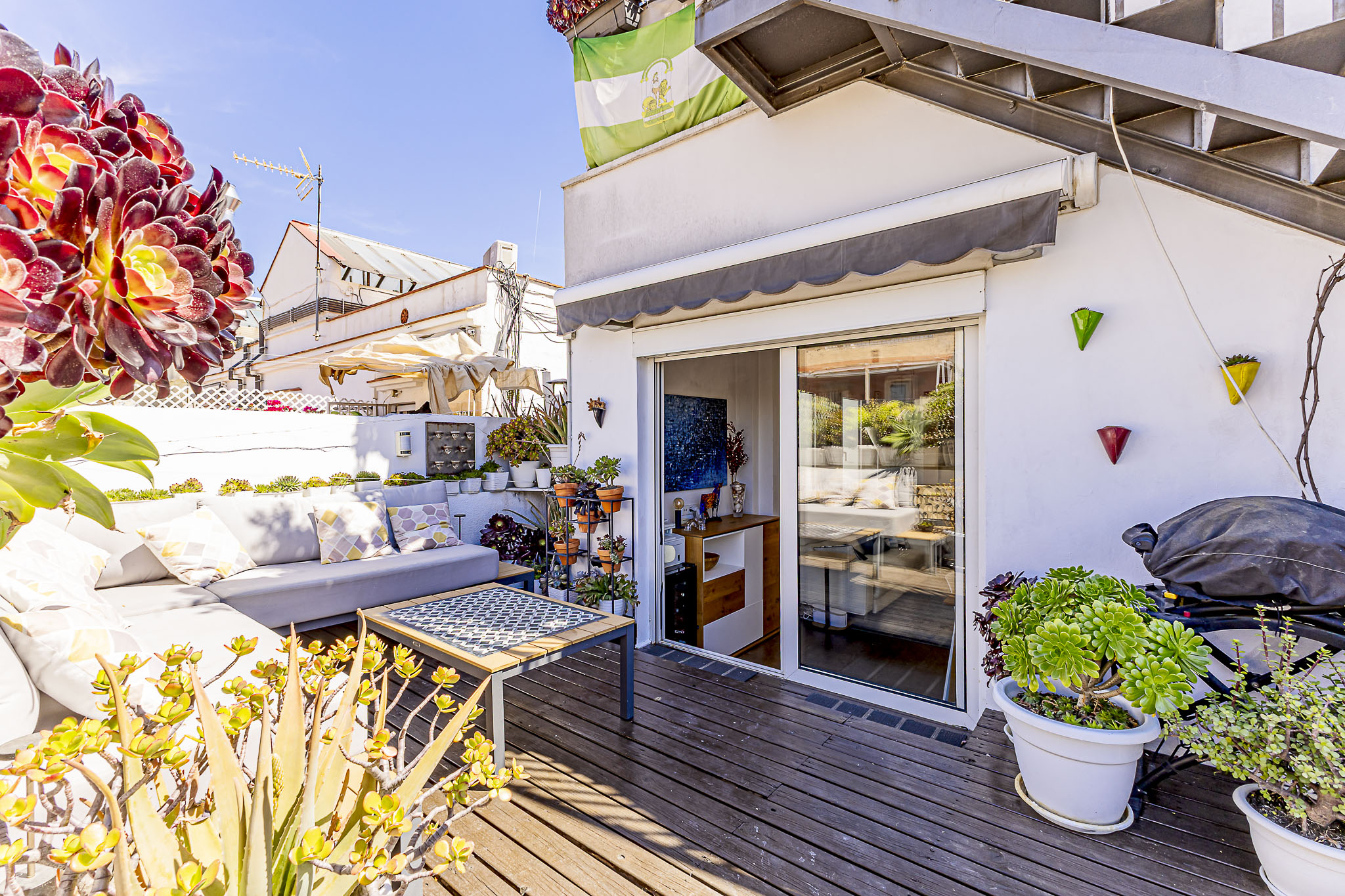 Wonderful penthouse with large terrace in Poble Sec