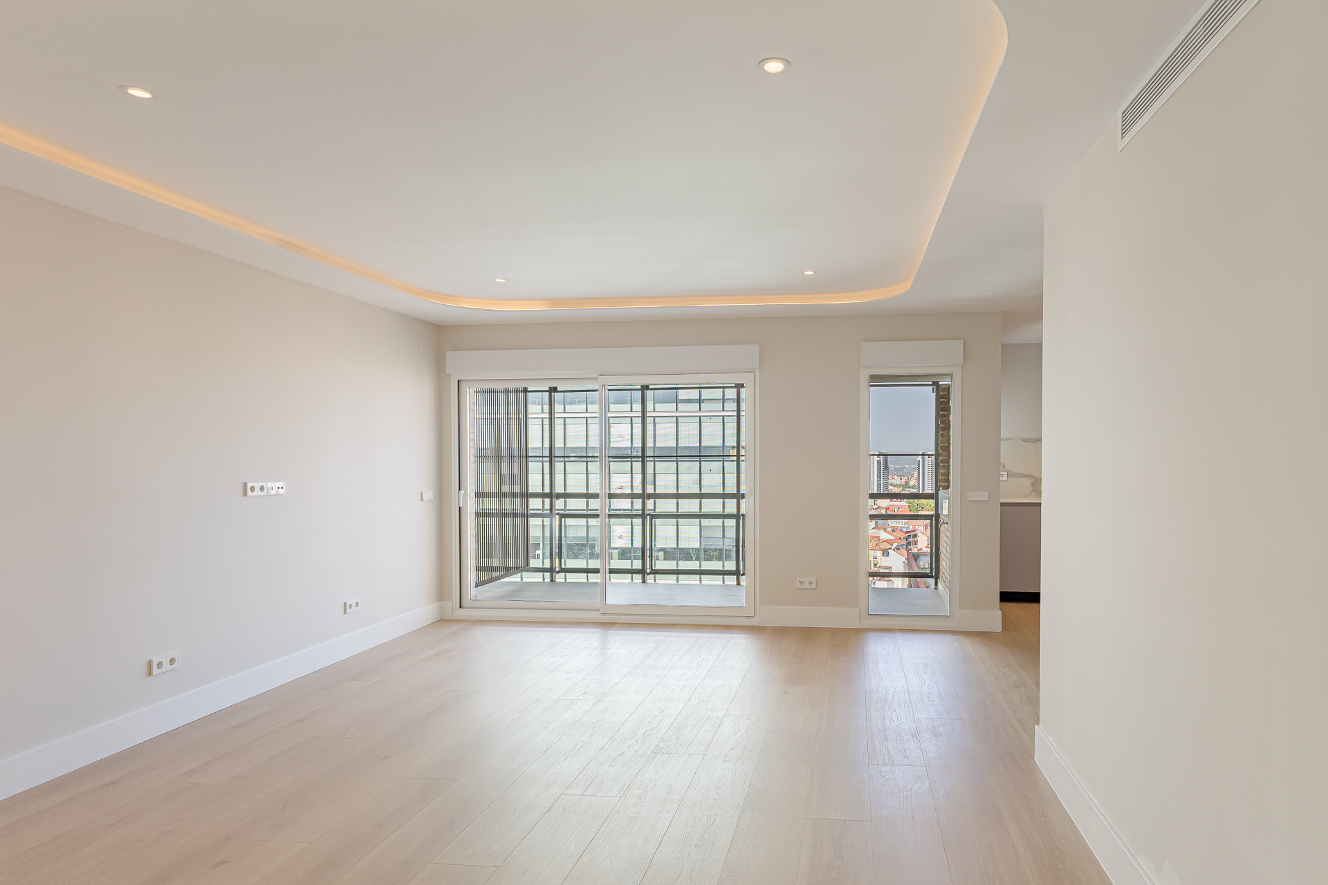 Brand-new renovated property with three terraces on the upper floor near Castellana