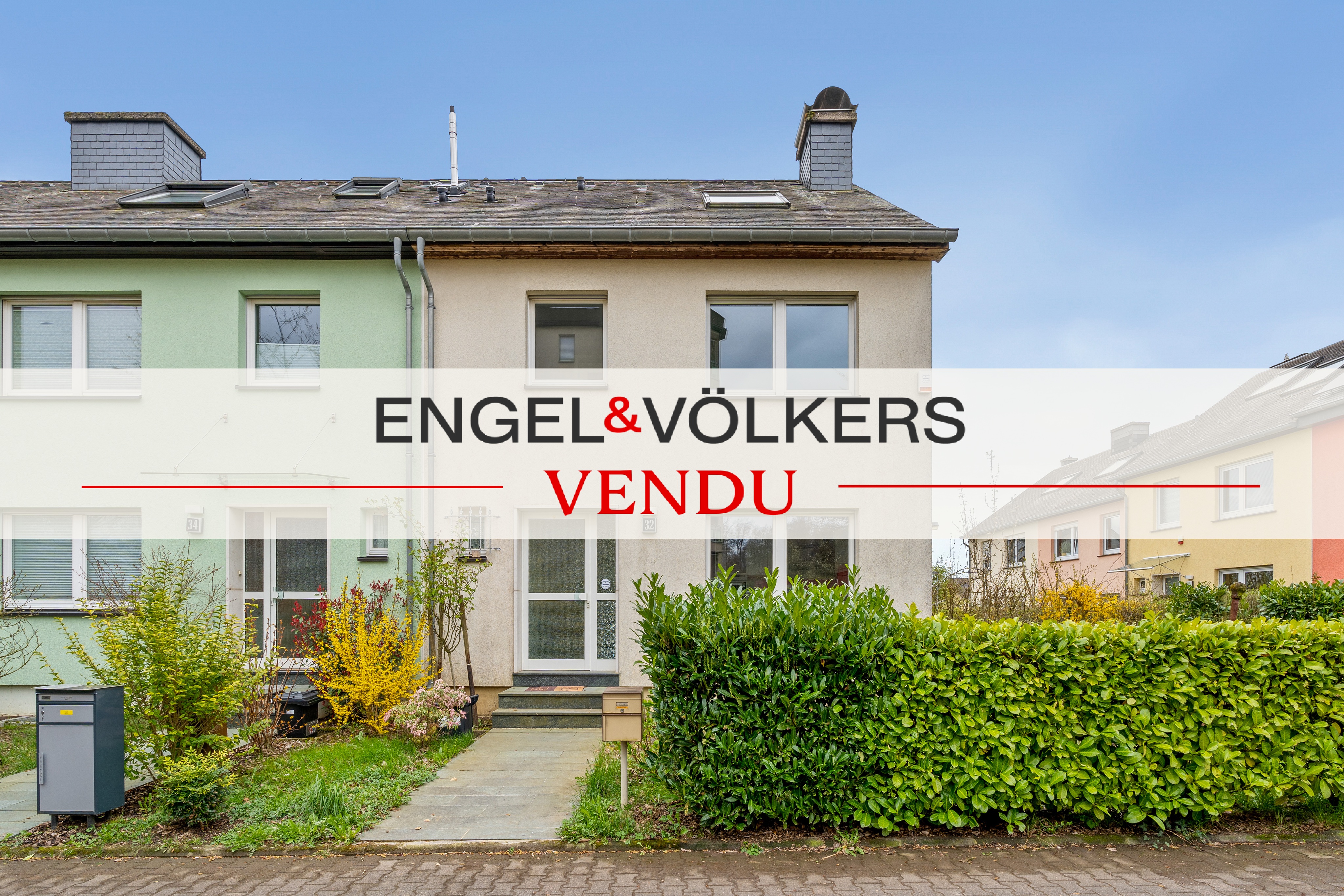 Frei zu 3 Seiten - Einfamilienhaus mit großem Potential