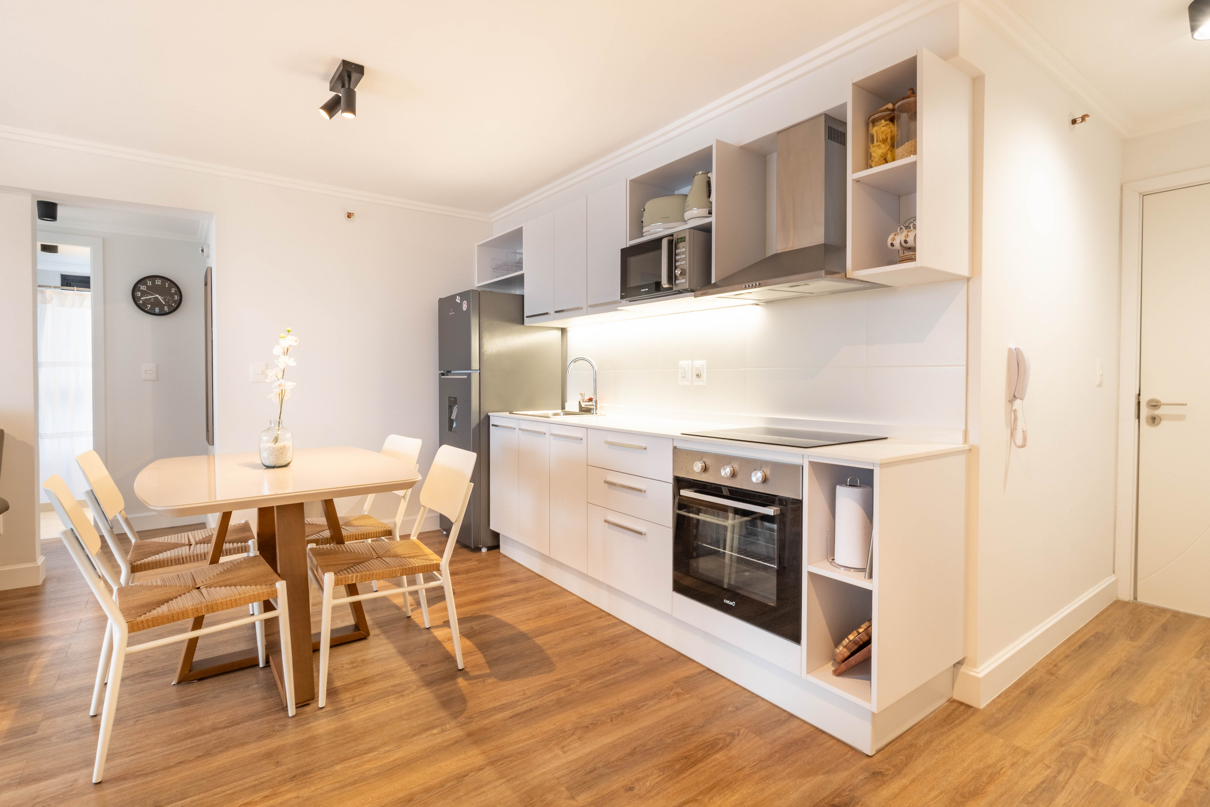 Apartamento de 2 dormitorios con vista despejada al mar y bosque