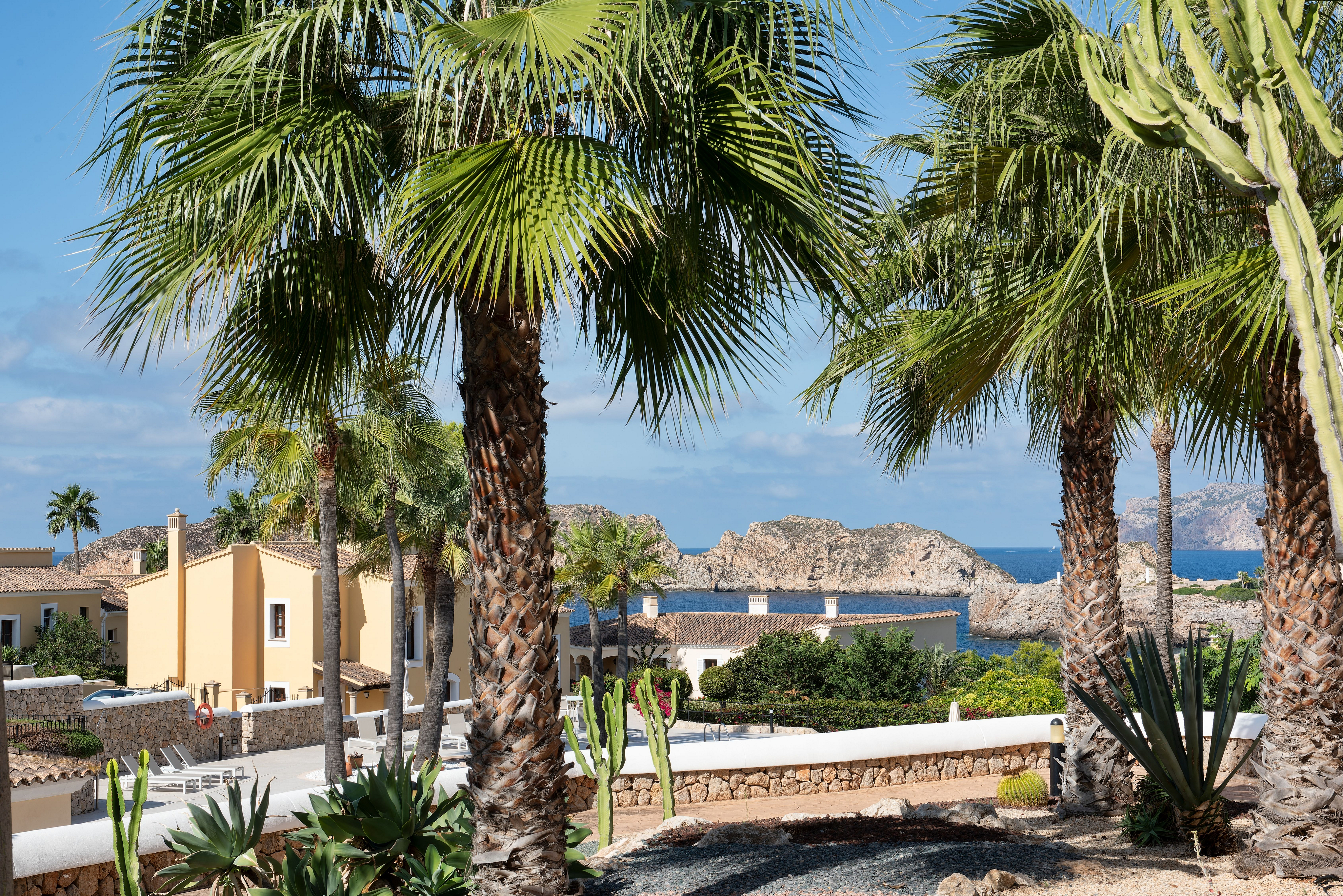 High-quality renovated apartment with garden and southwest orientation in Nova Santa Ponsa