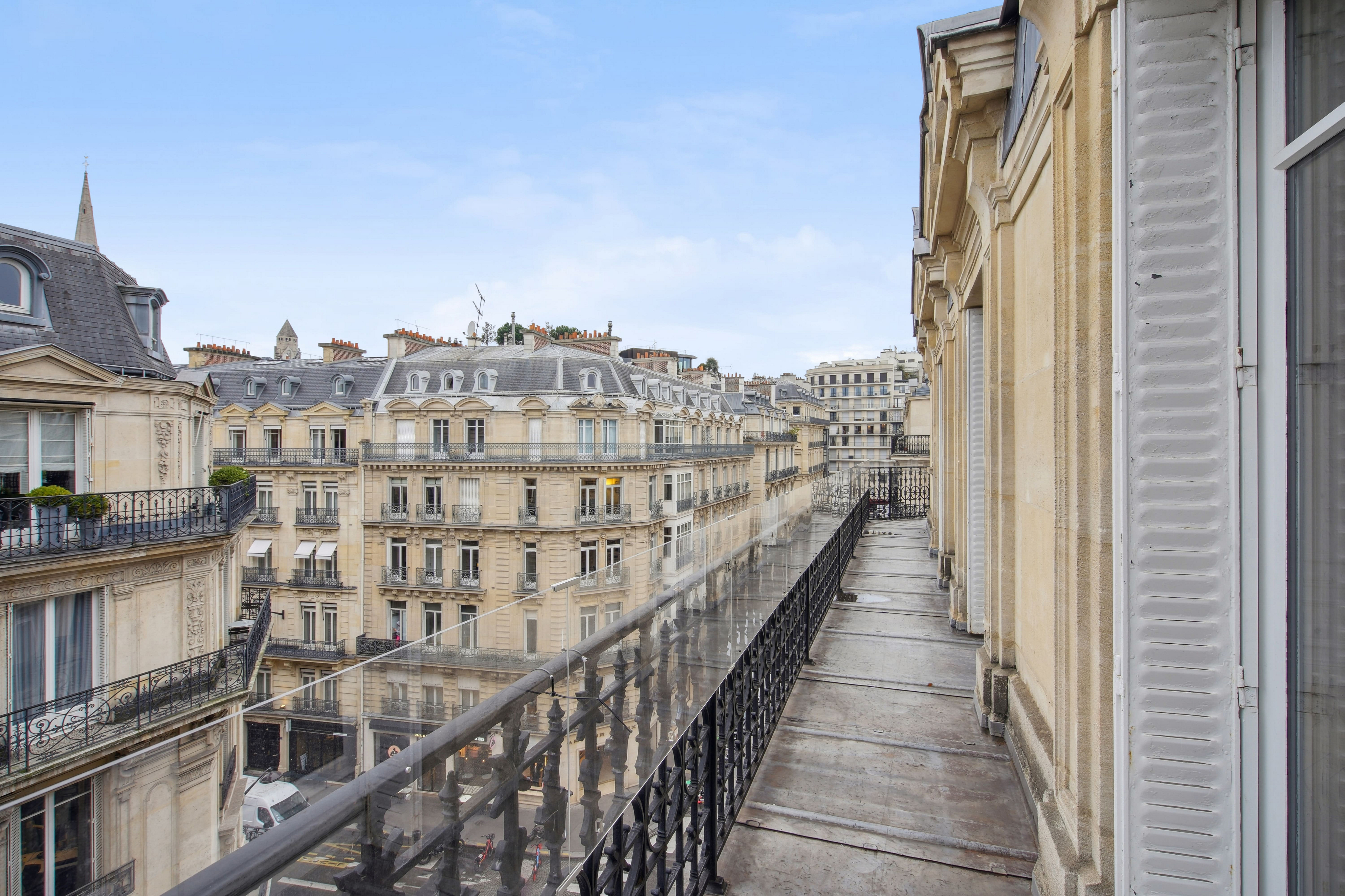 Golden Triangle | Haussmann apartment on a high floor