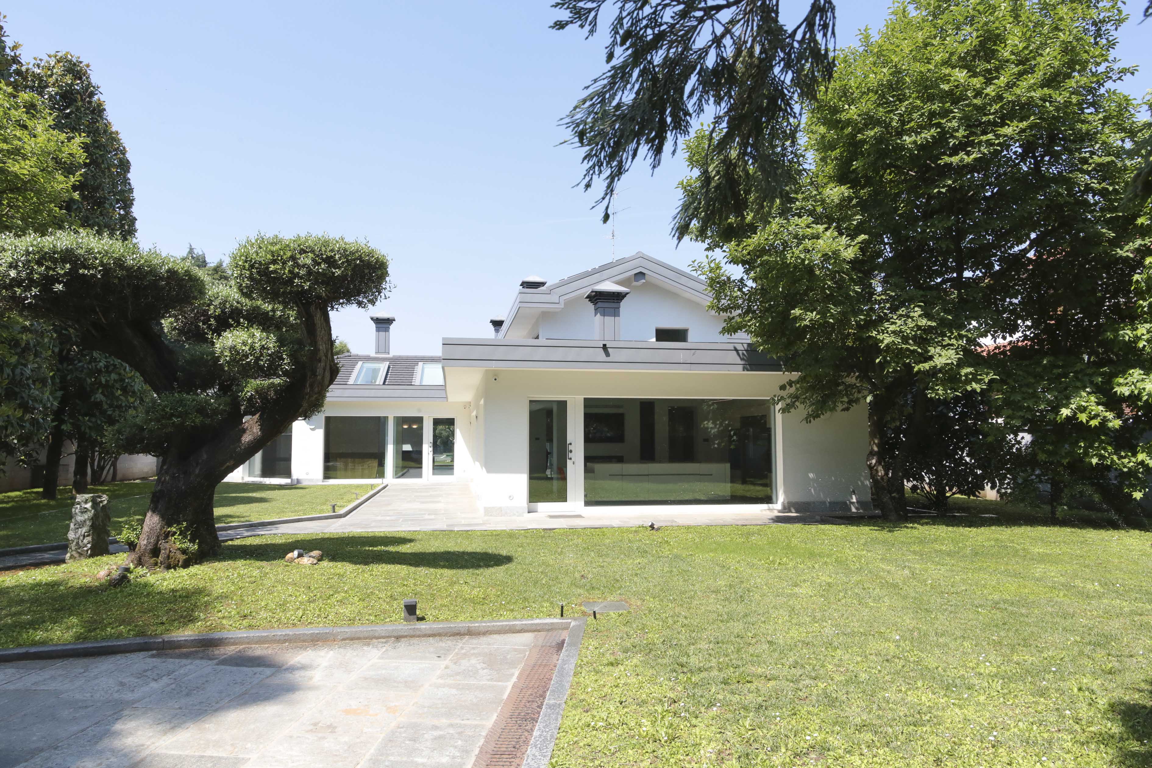 Villa di Prestigio con Piscina, Dépendance e Parco Privato