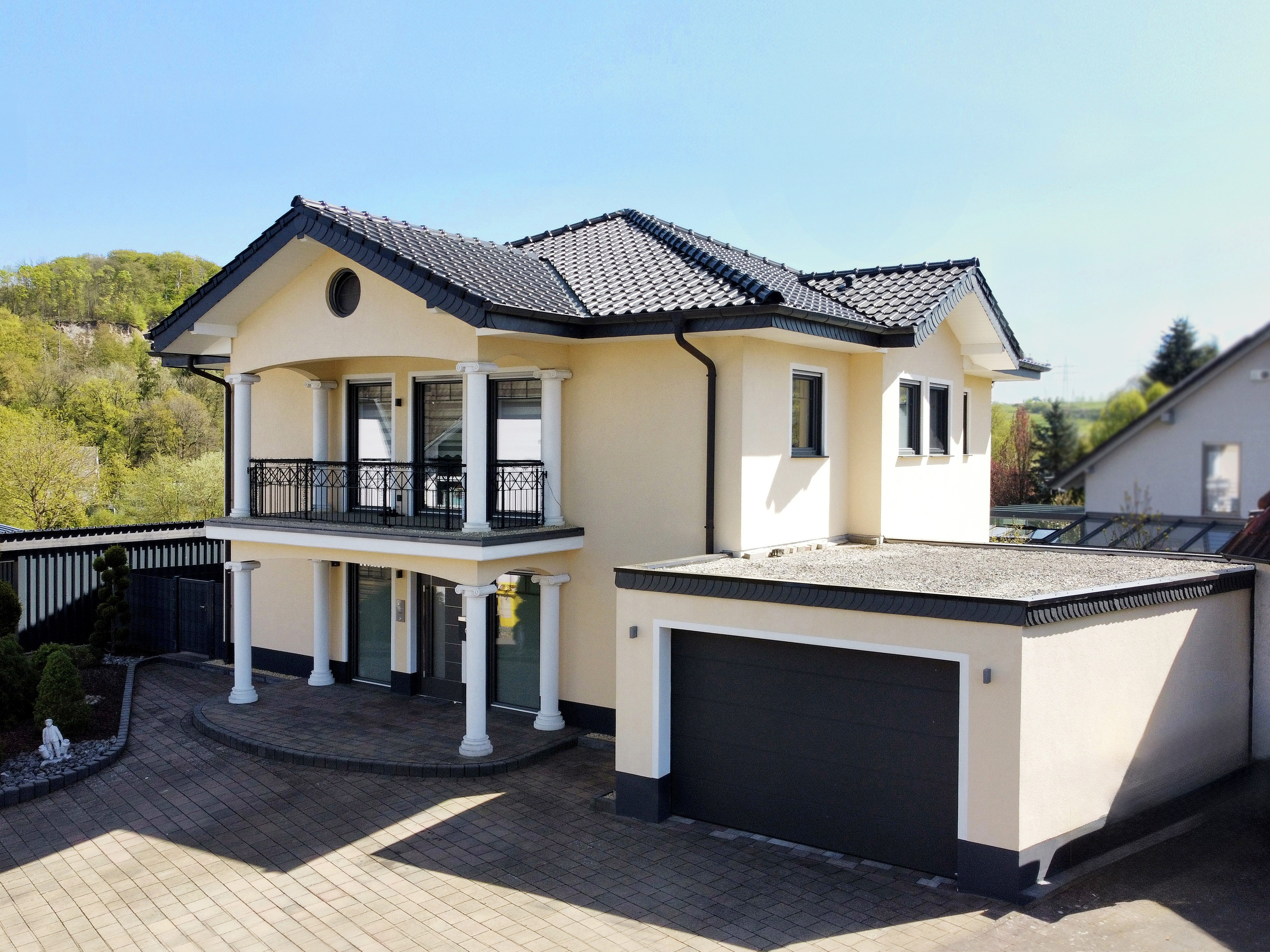 Exklusives Einfamilienhaus im modernen Toskana-Stil und in begehrter Wohnlage