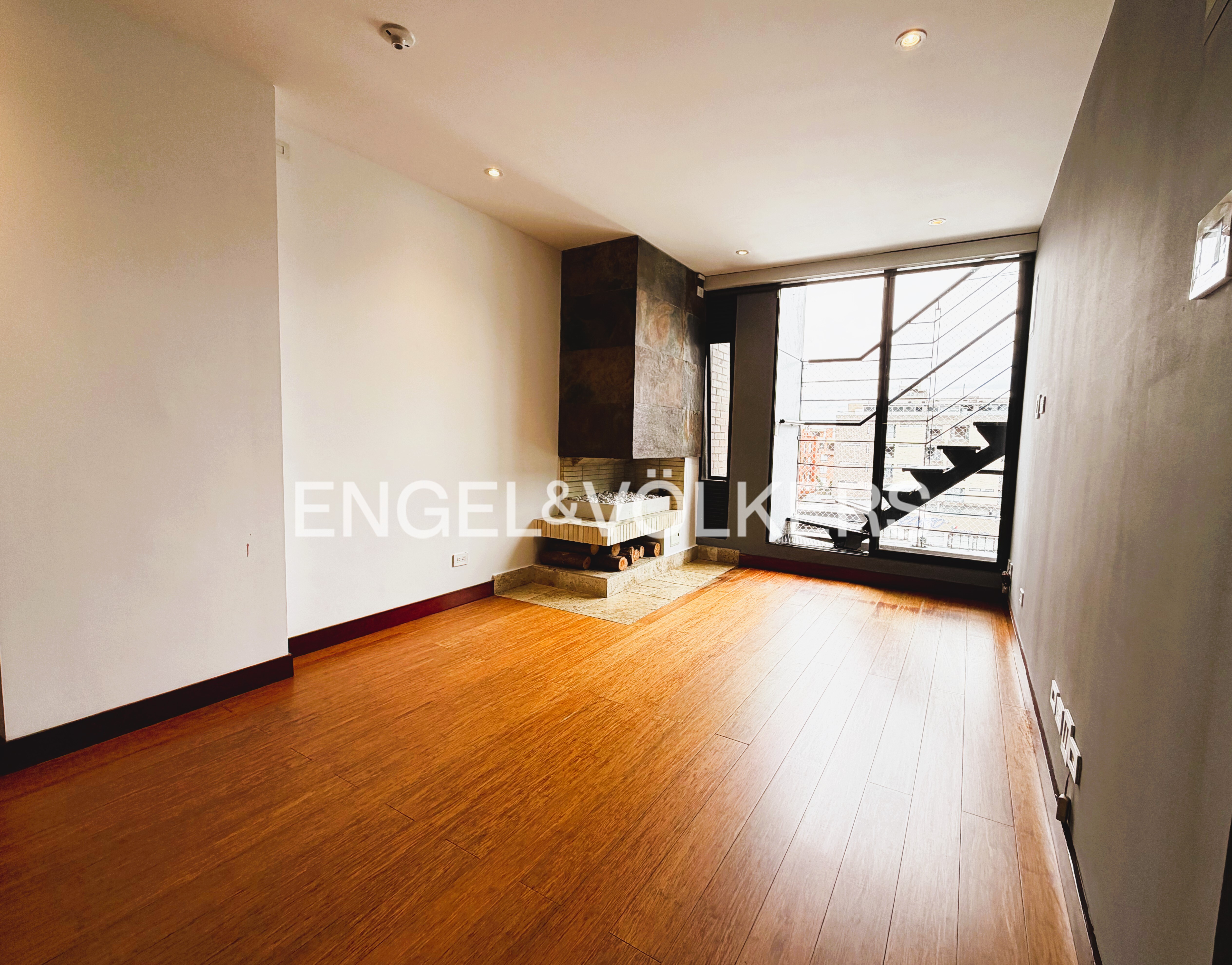 Penthouse con terraza y balcón  para arriendo en San Patricio