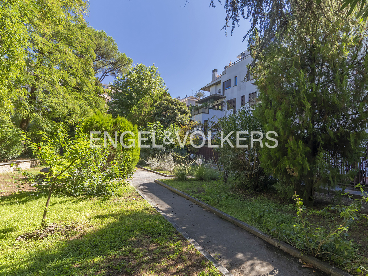 Prestigious apartment with double terraces and double living rooms in the historic heart of Via delle Fornaci